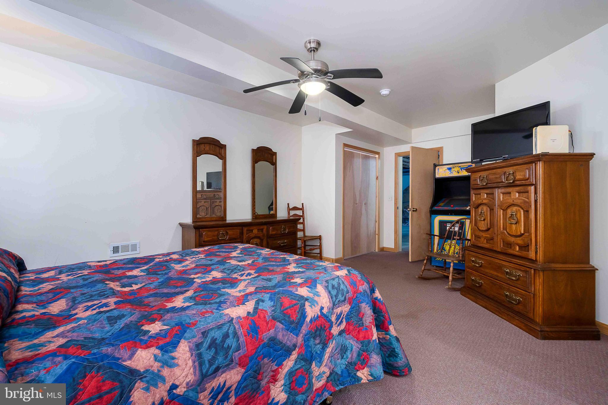 WOODLANDS HILL - Residential