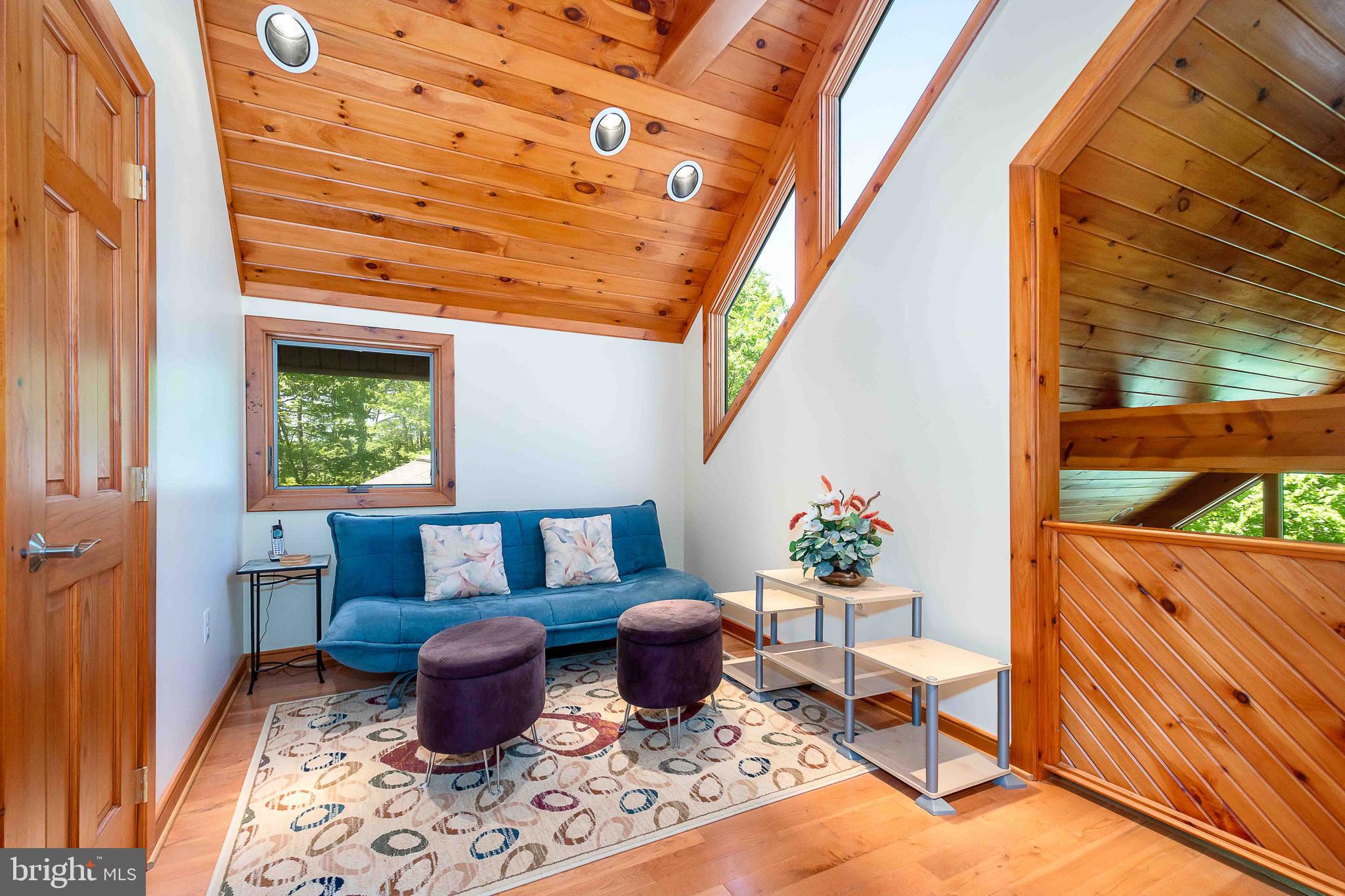 WOODLANDS HILL - Residential