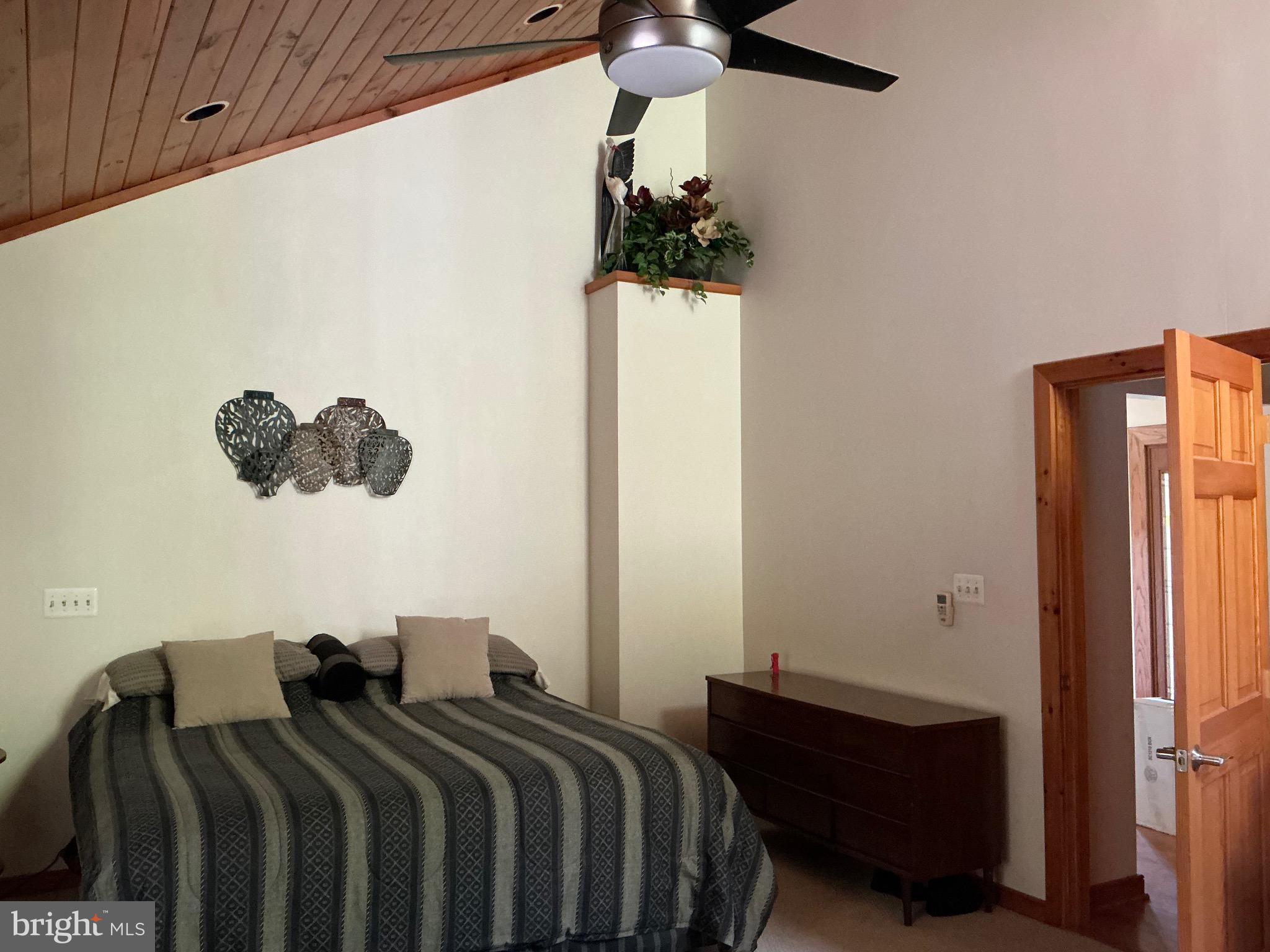 WOODLANDS HILL - Residential
