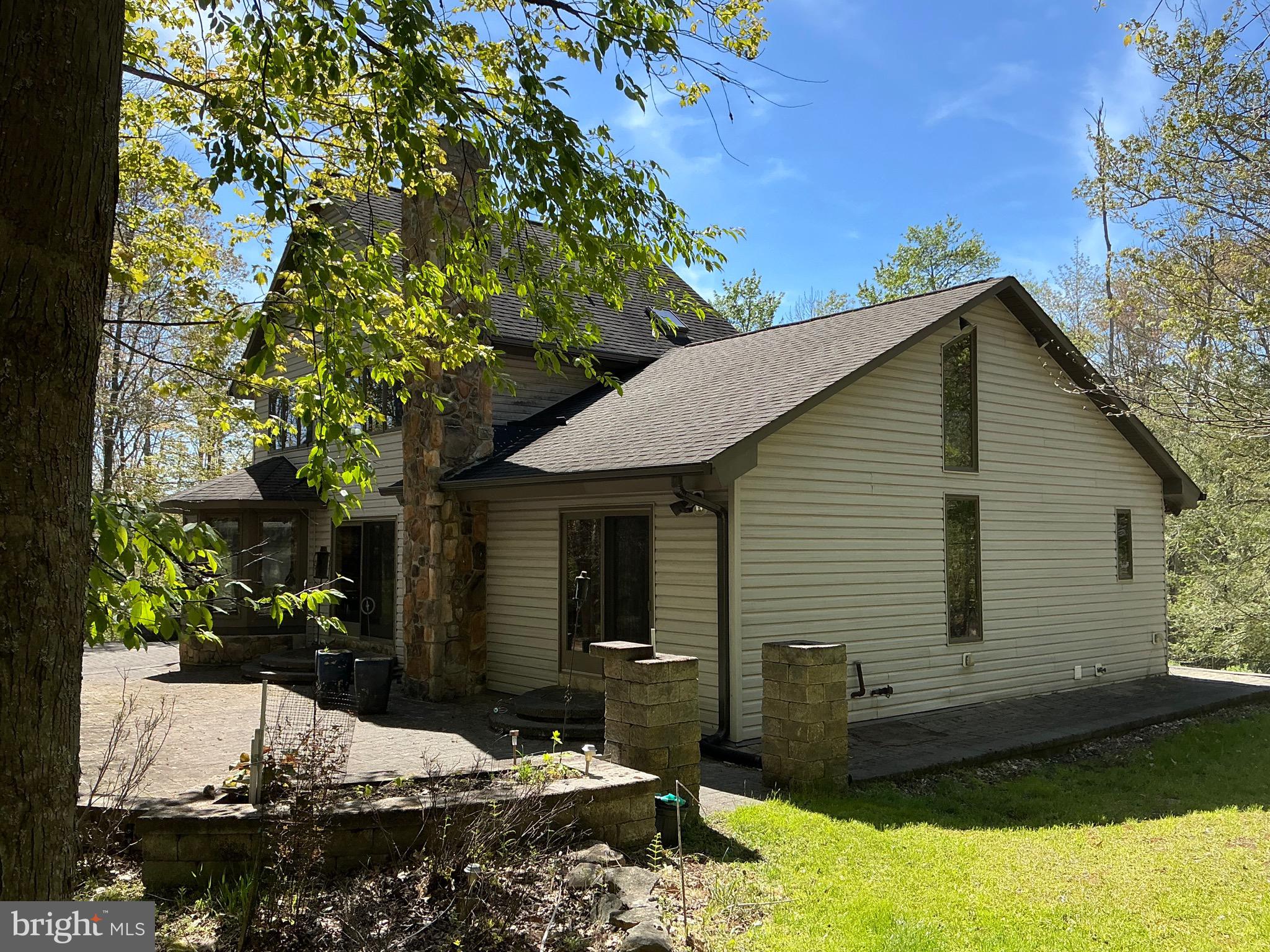 WOODLANDS HILL - Residential