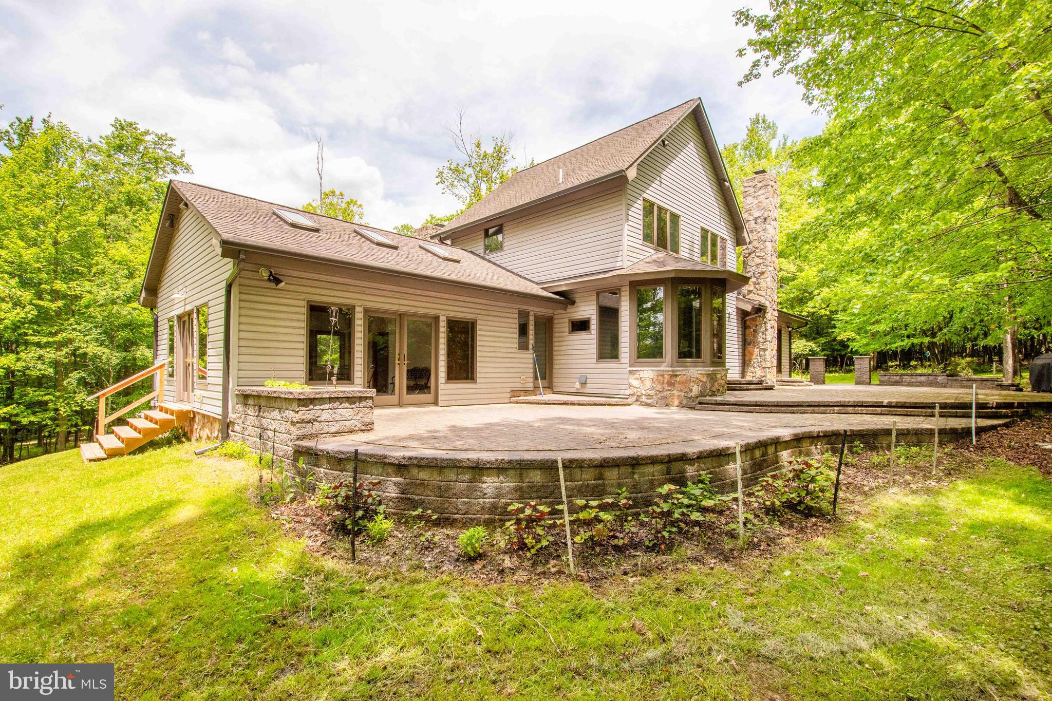 WOODLANDS HILL - Residential
