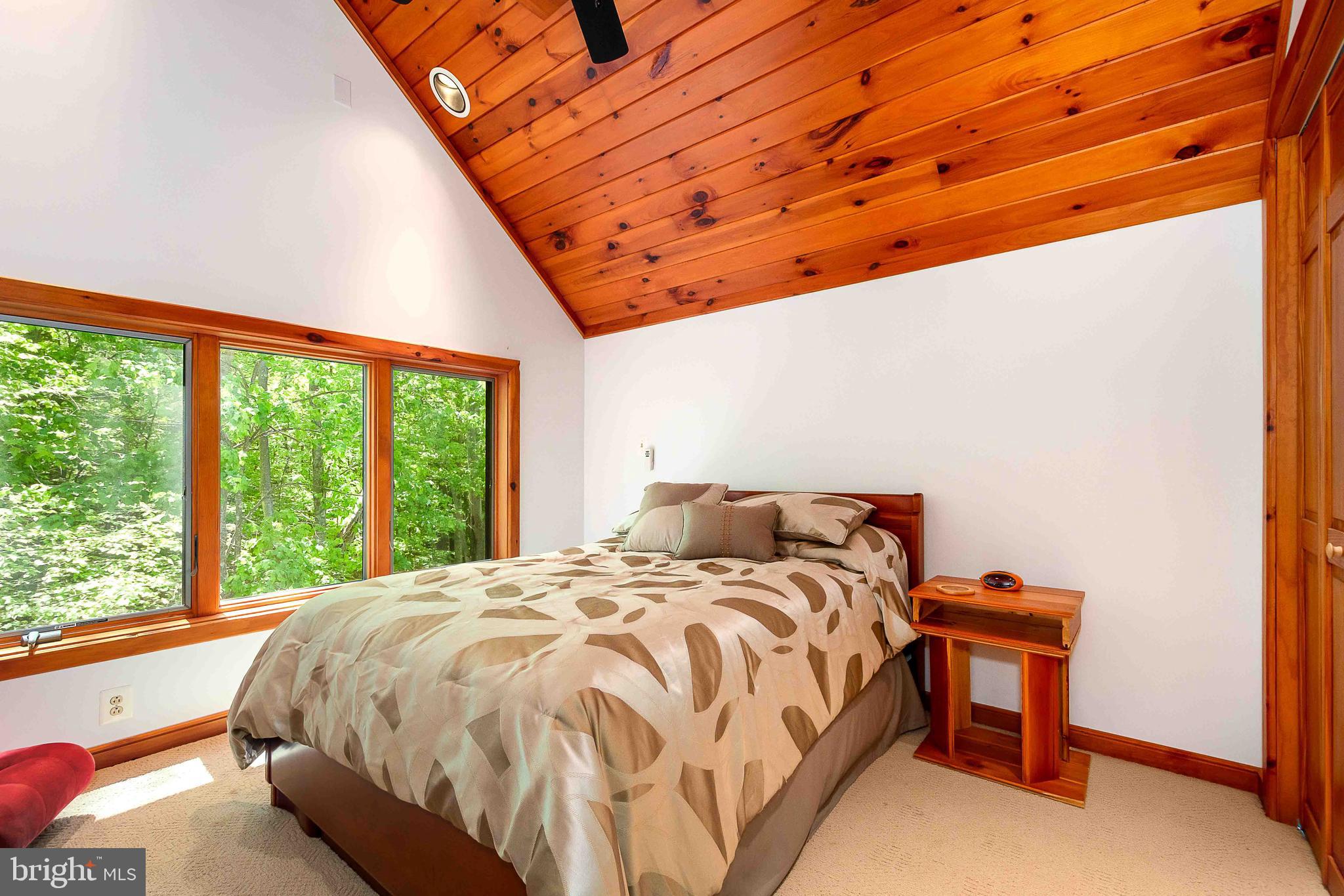 WOODLANDS HILL - Residential