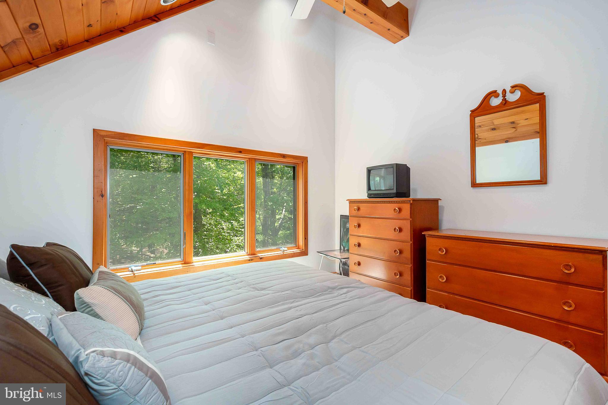 WOODLANDS HILL - Residential