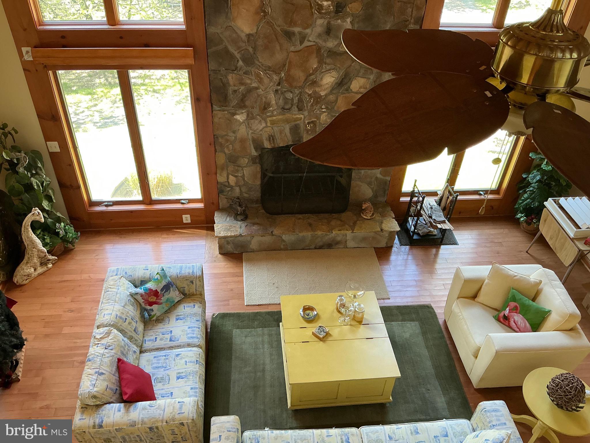 WOODLANDS HILL - Residential