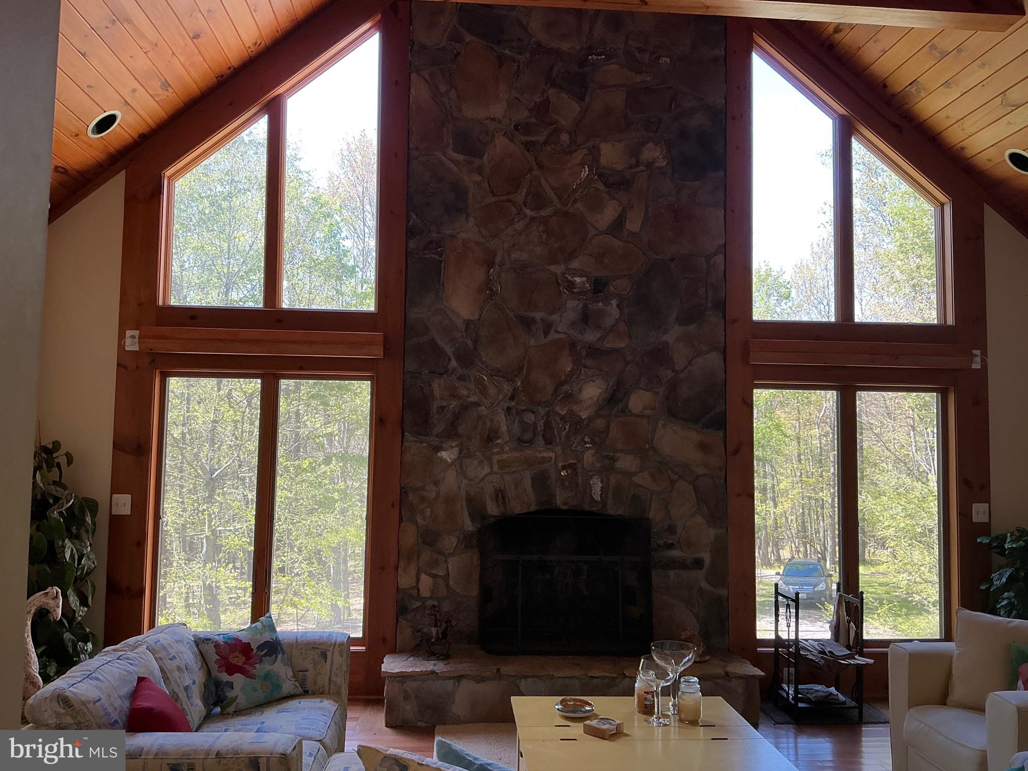 WOODLANDS HILL - Residential