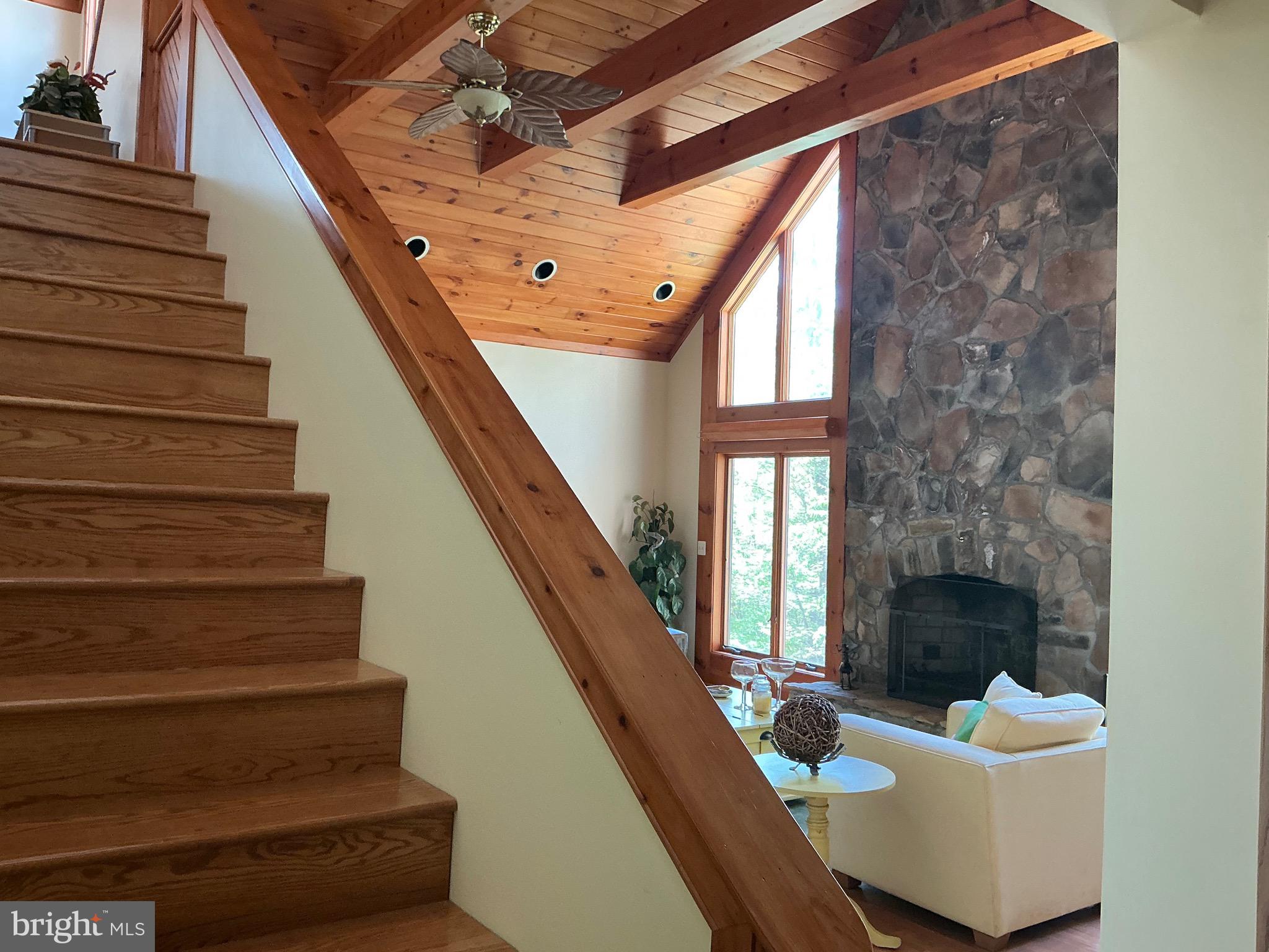 WOODLANDS HILL - Residential