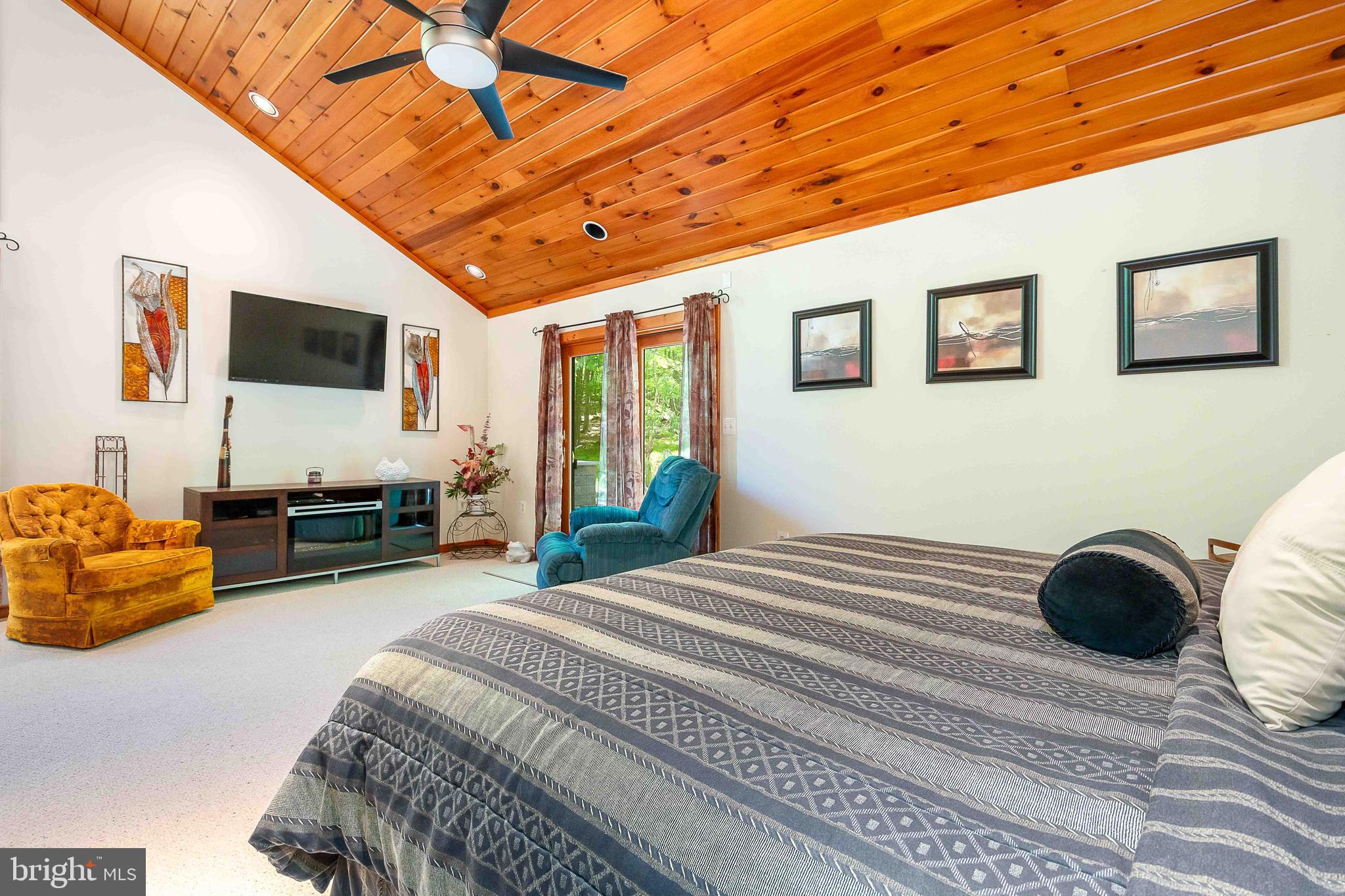 WOODLANDS HILL - Residential