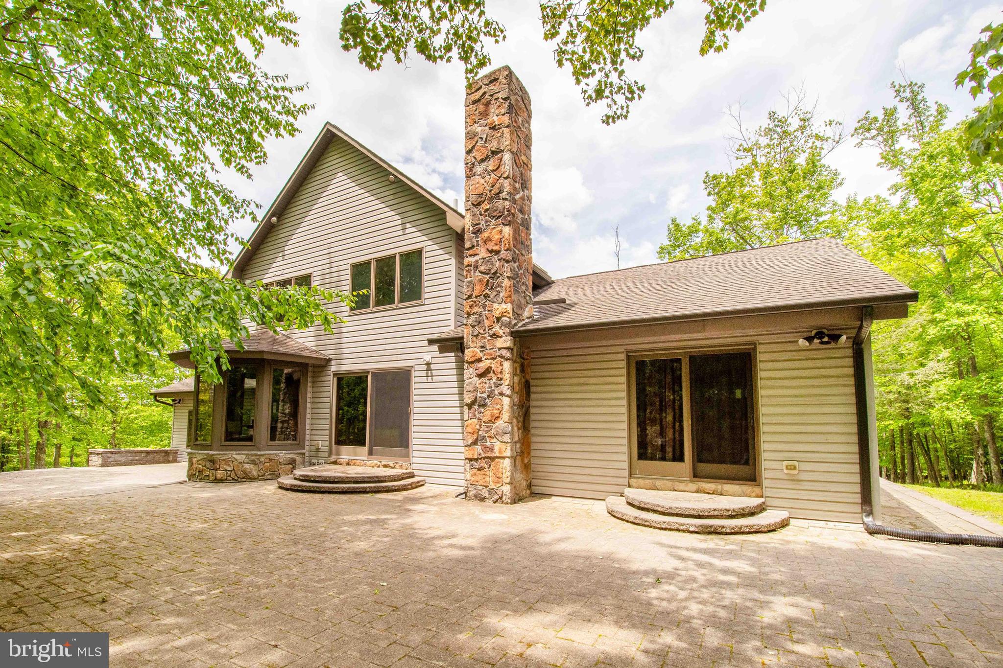 WOODLANDS HILL - Residential
