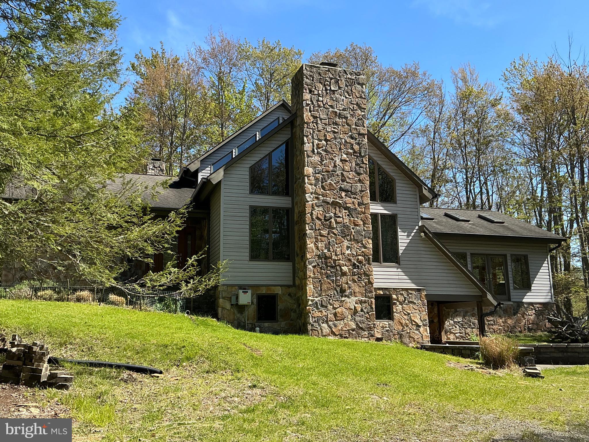 WOODLANDS HILL - Residential