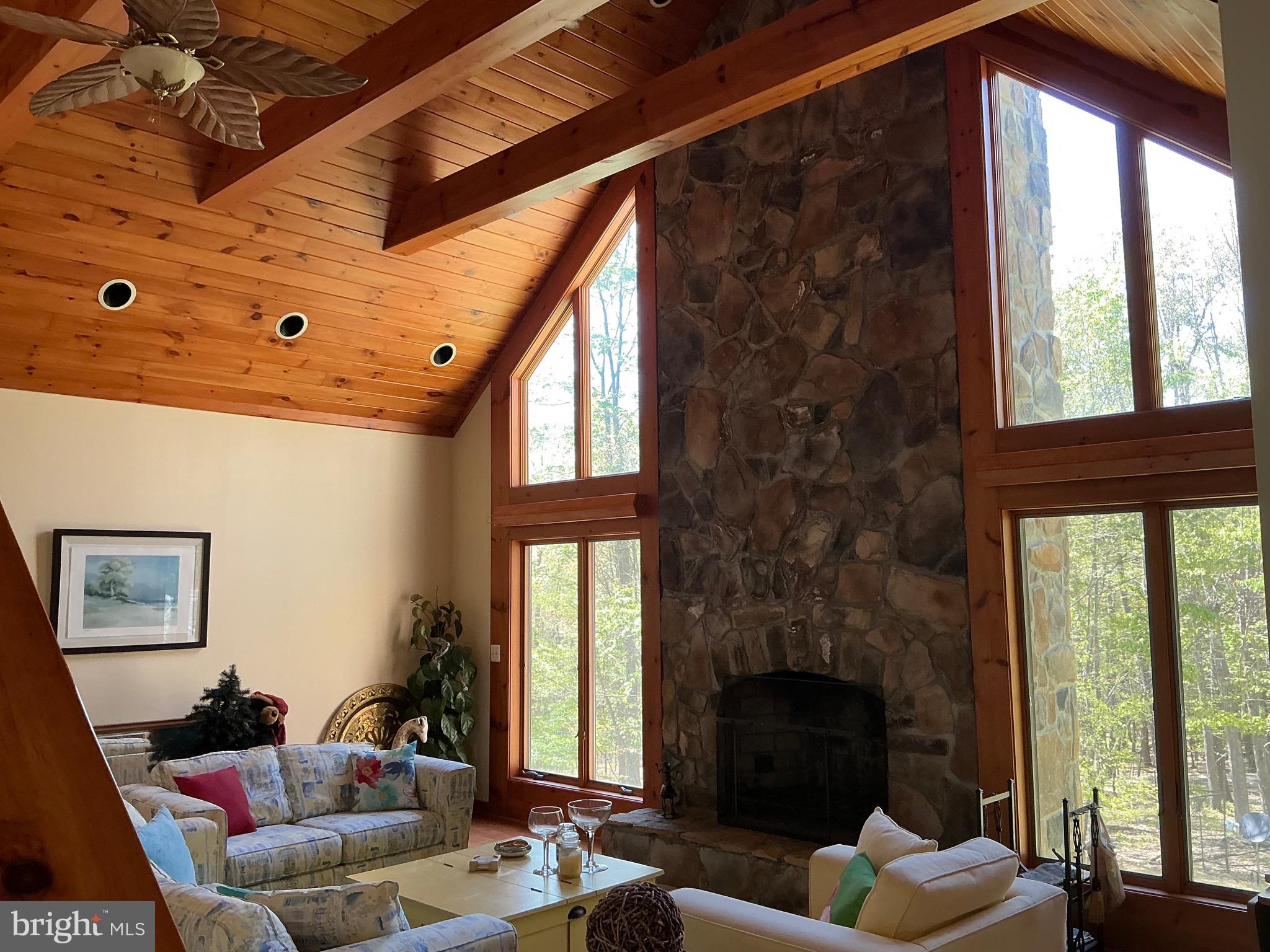 WOODLANDS HILL - Residential