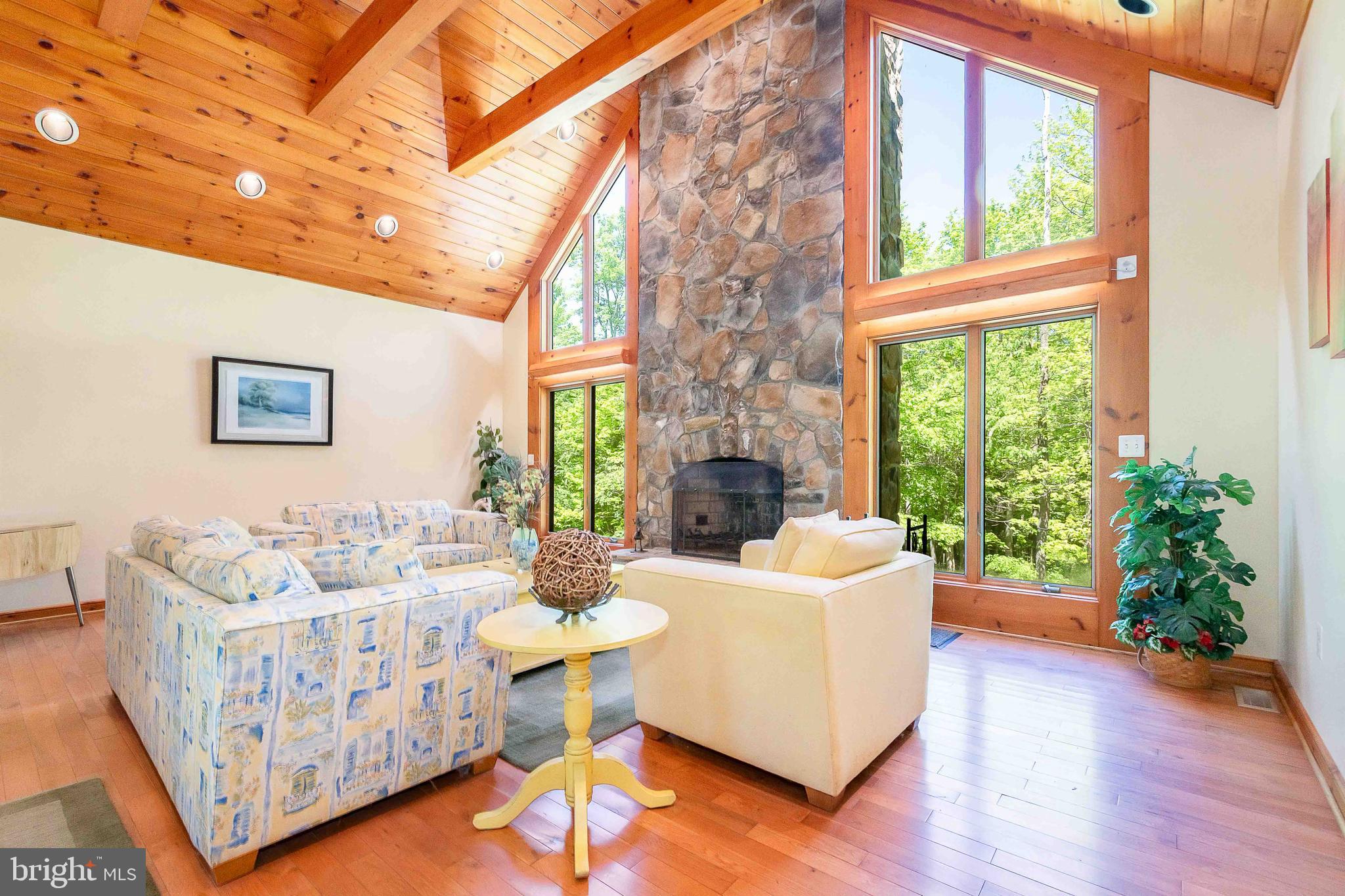 WOODLANDS HILL - Residential