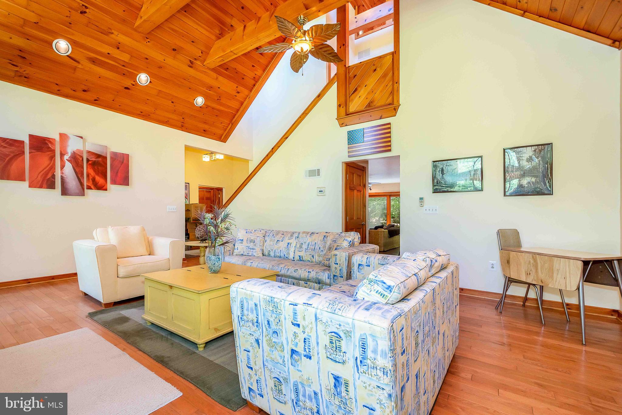 WOODLANDS HILL - Residential