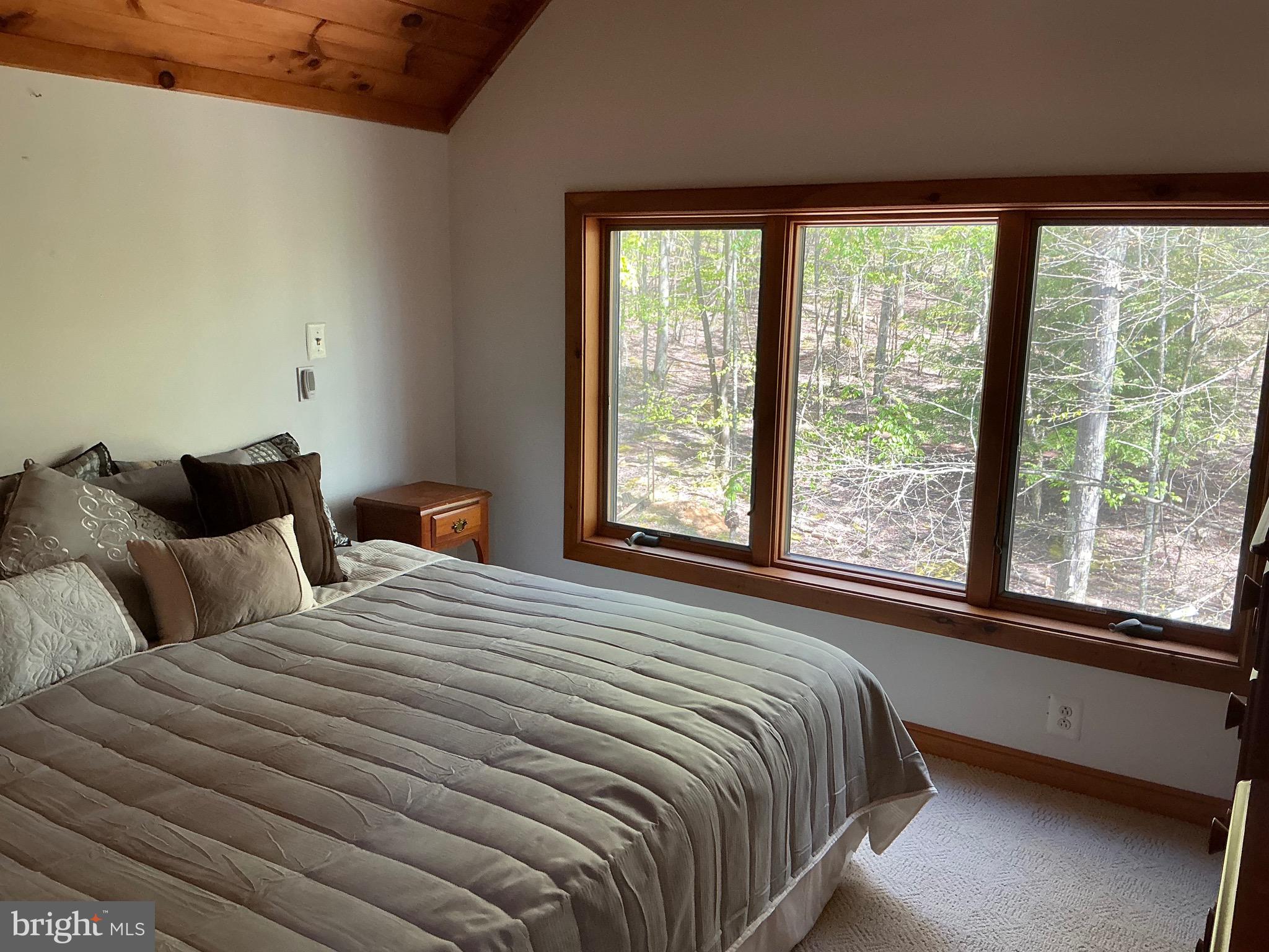 WOODLANDS HILL - Residential