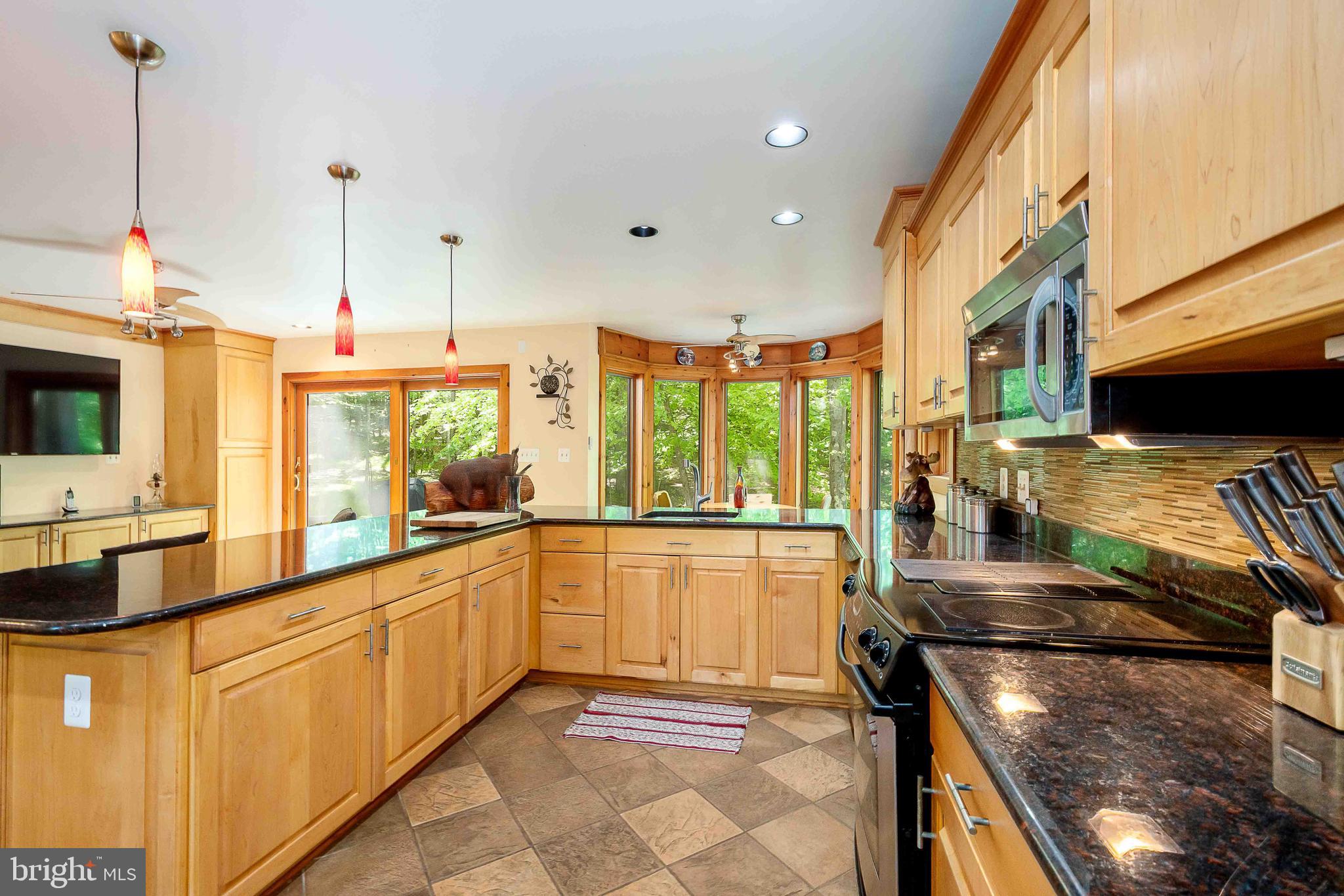 WOODLANDS HILL - Residential