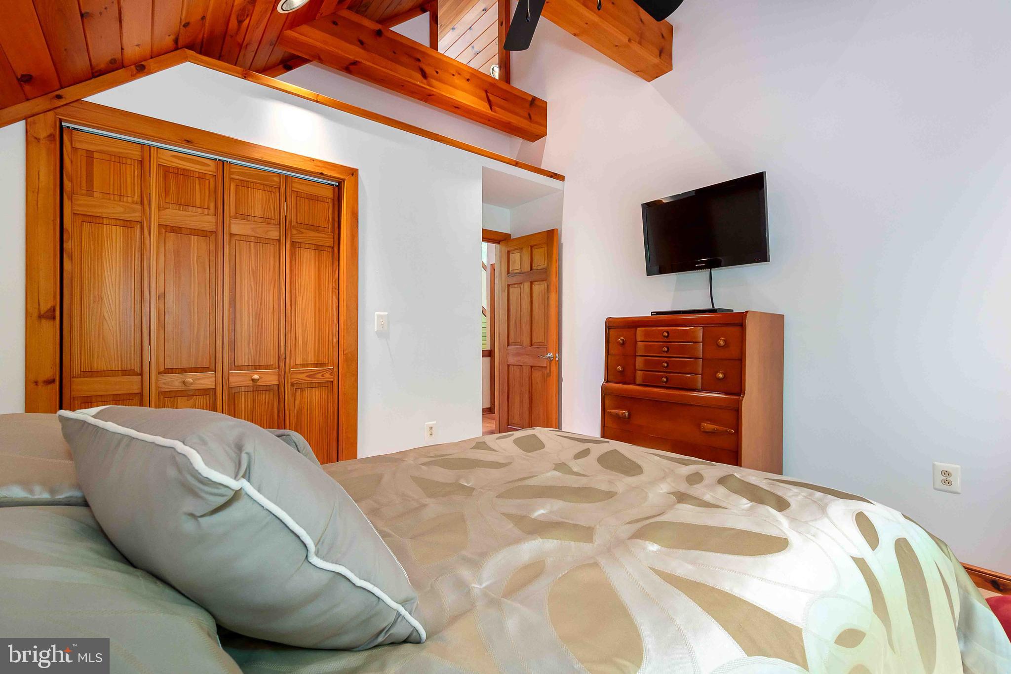 WOODLANDS HILL - Residential