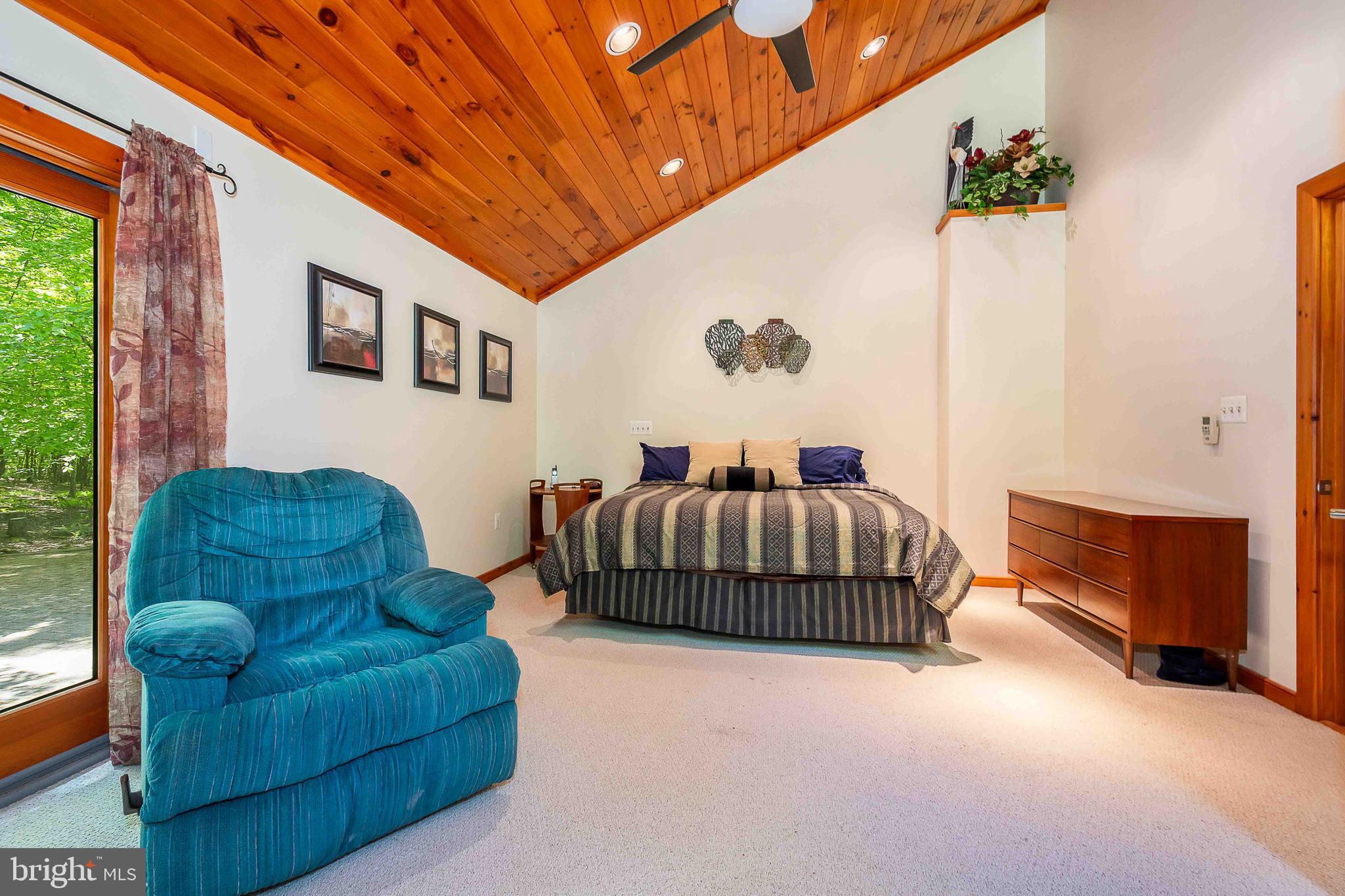 WOODLANDS HILL - Residential
