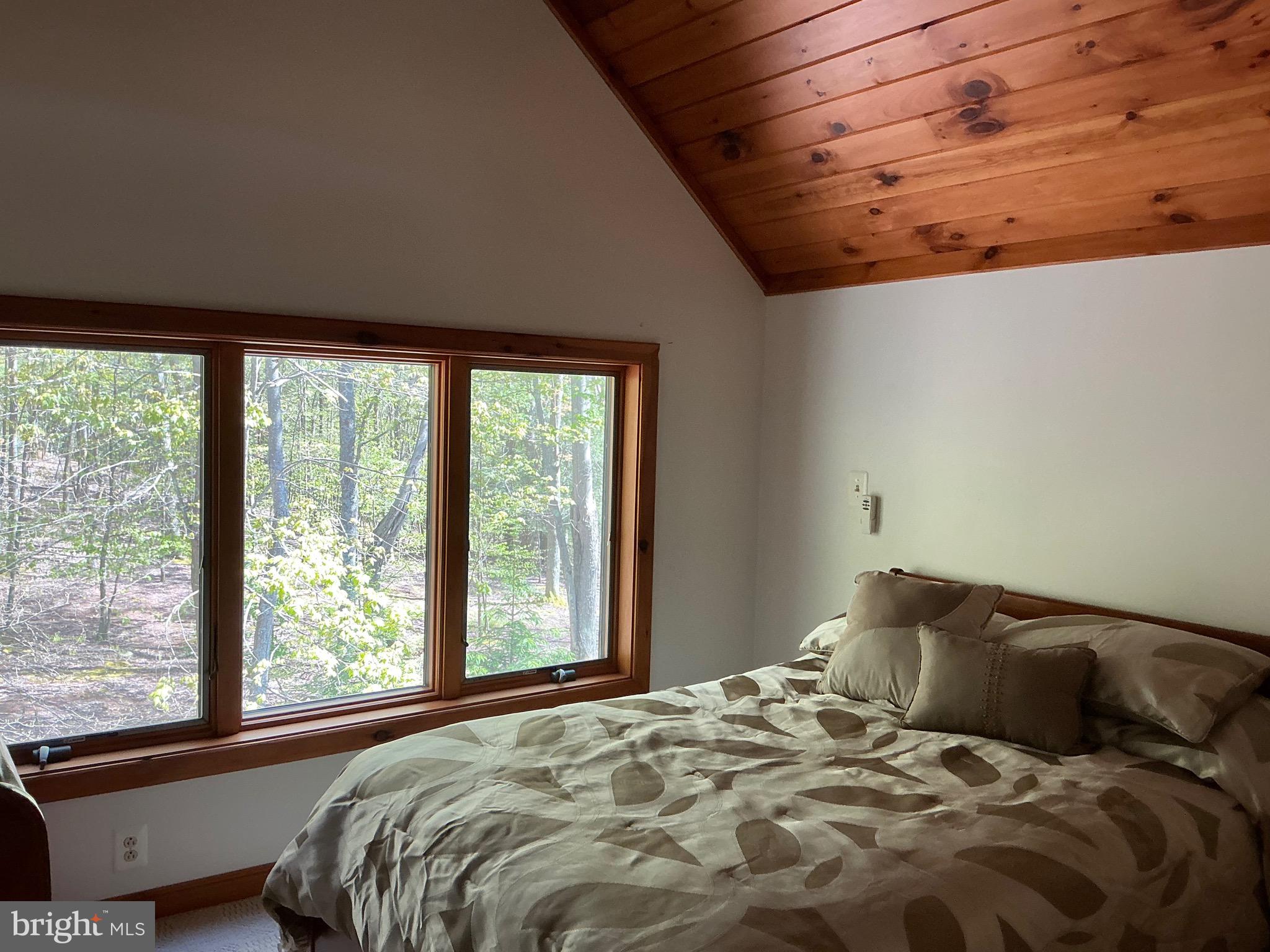 WOODLANDS HILL - Residential