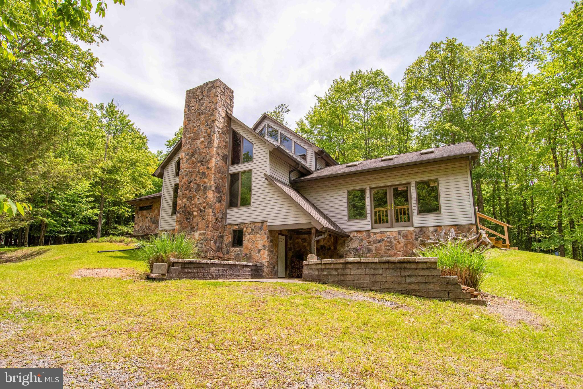 WOODLANDS HILL - Residential