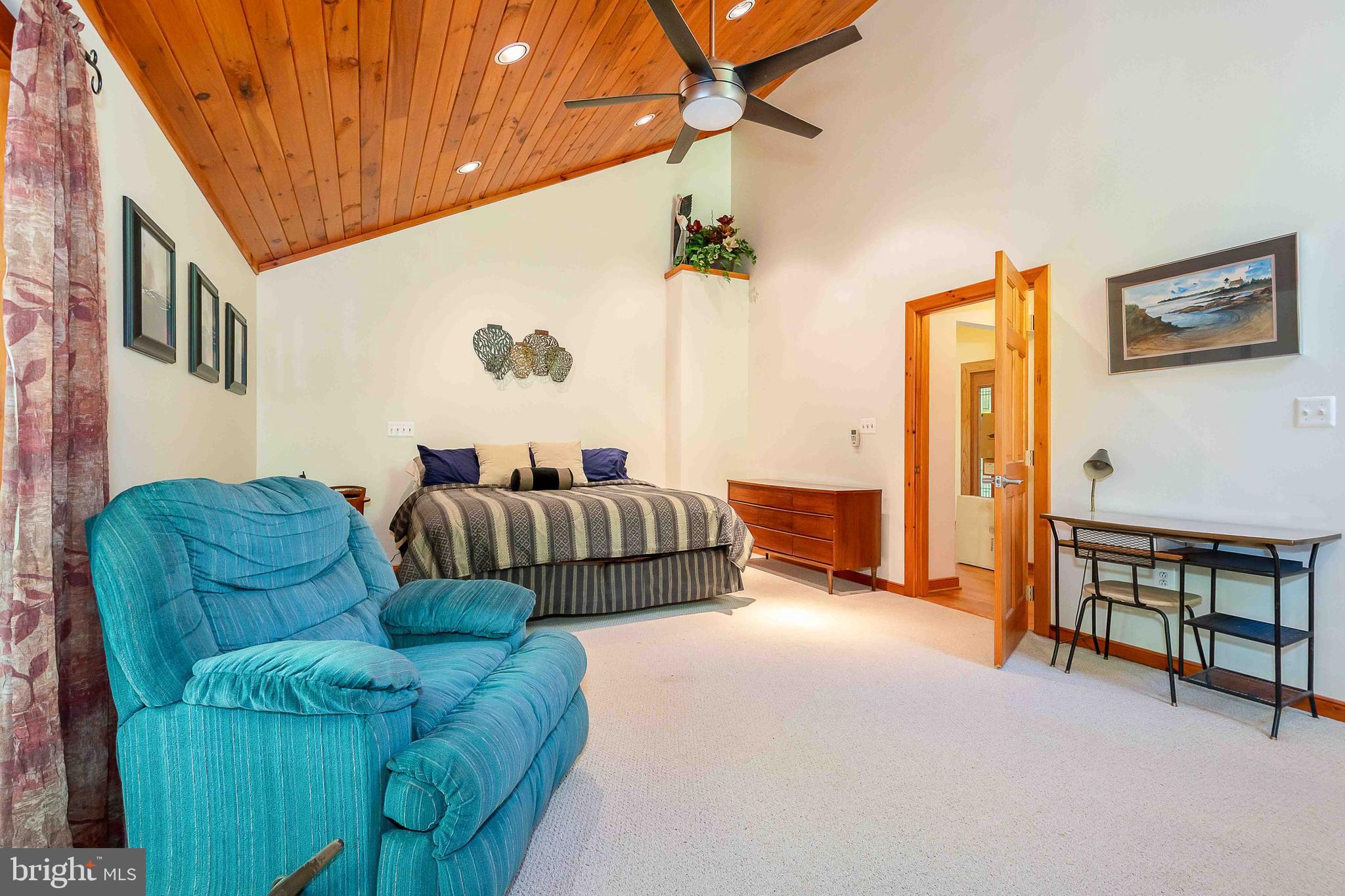 WOODLANDS HILL - Residential
