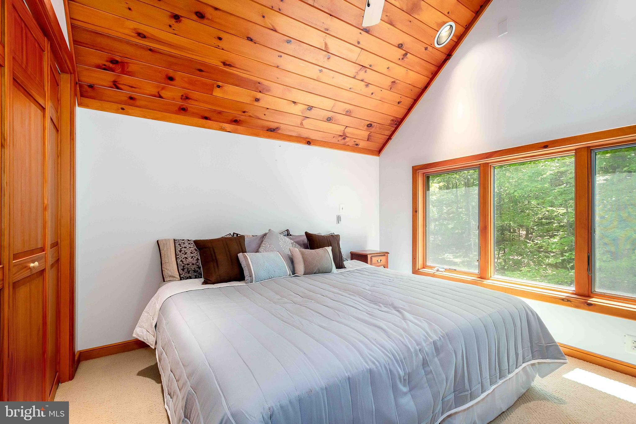 WOODLANDS HILL - Residential