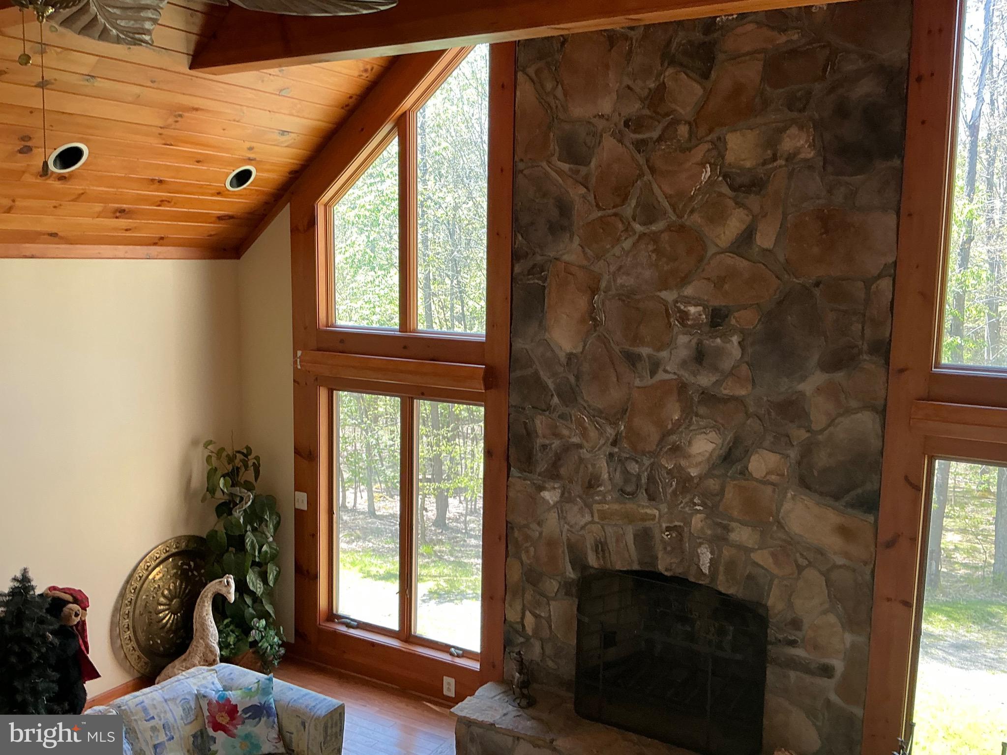 WOODLANDS HILL - Residential