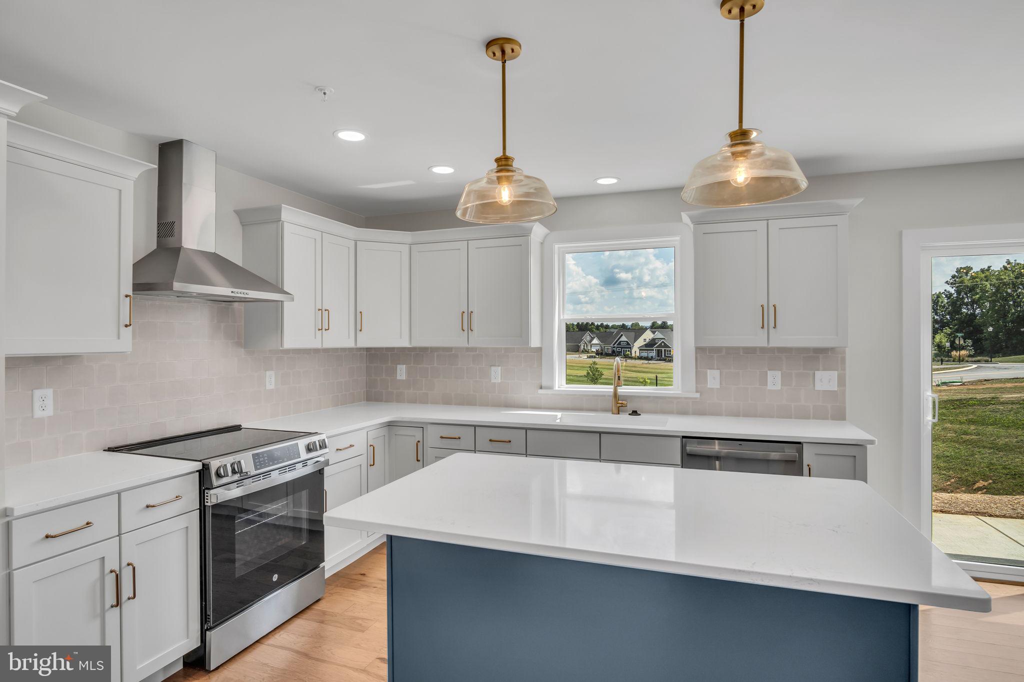 105 CANDLER WAY 045