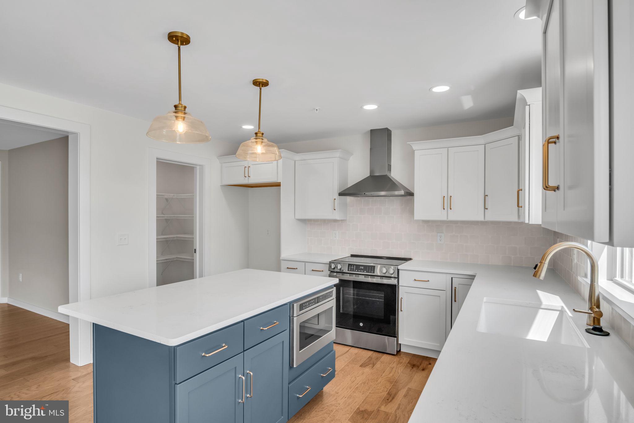 105 CANDLER WAY 045