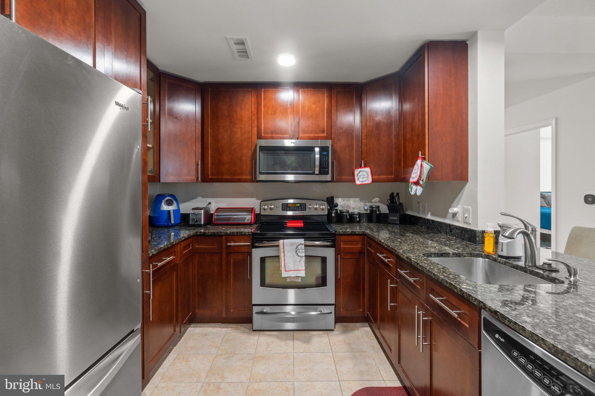 ONE NATIONAL HARBOR CONDOMINIUM - Residential