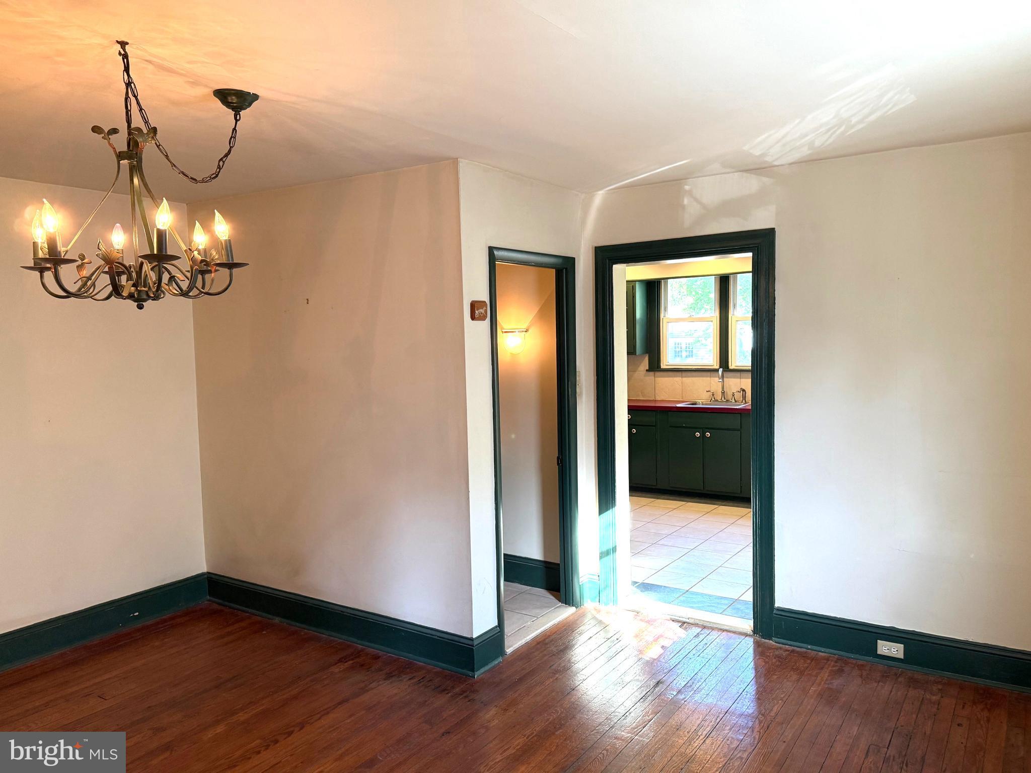 256 N ABERDEEN AVENUE