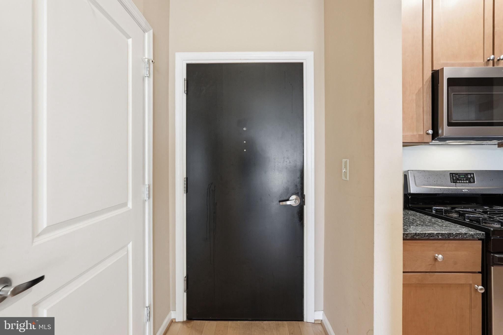 309 HOLLAND LANE 211