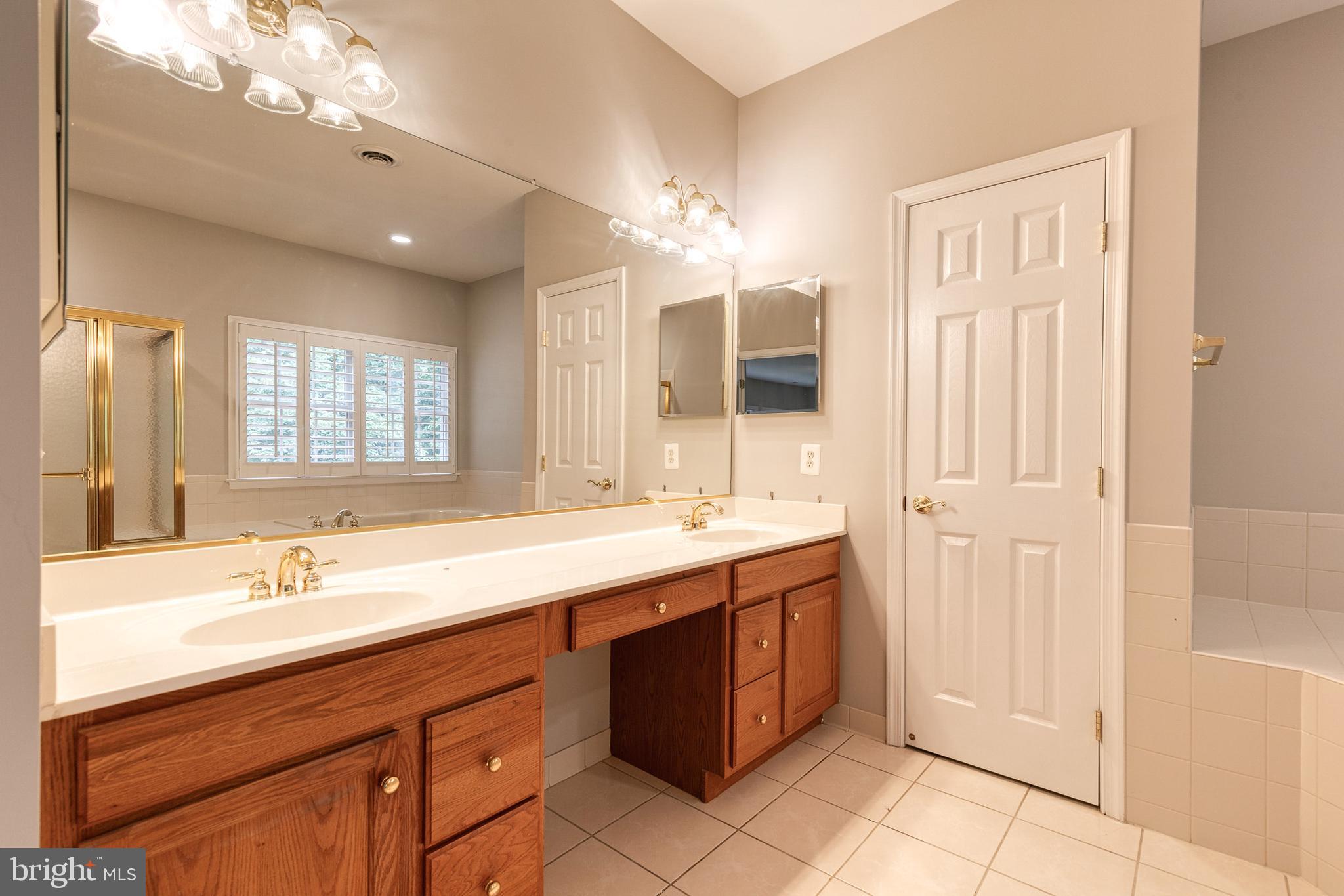 SOUTH RIVER COLONY - Residential