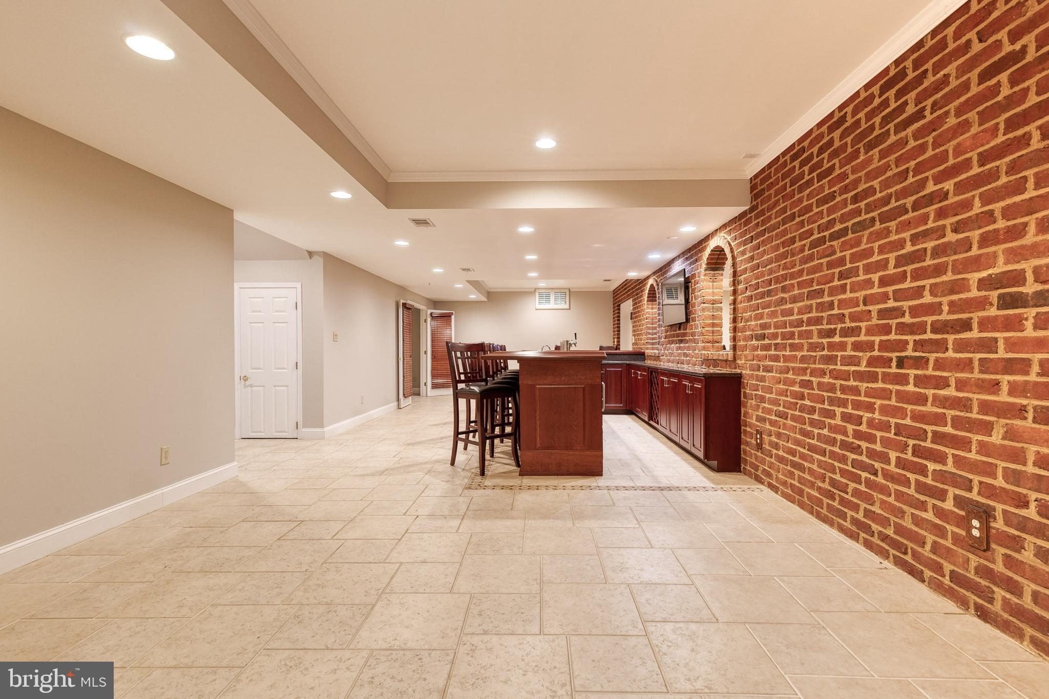 SOUTH RIVER COLONY - Residential