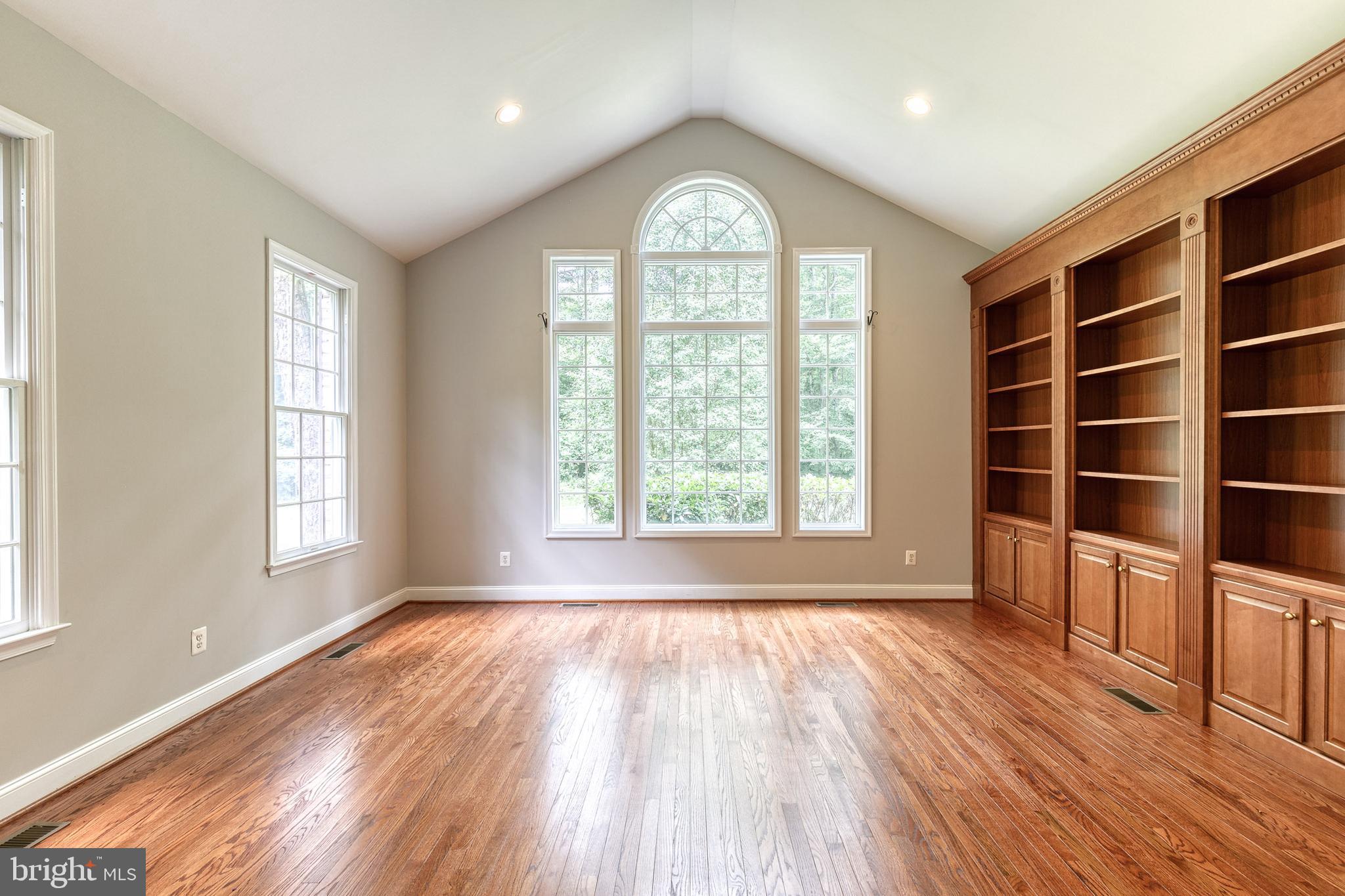 SOUTH RIVER COLONY - Residential