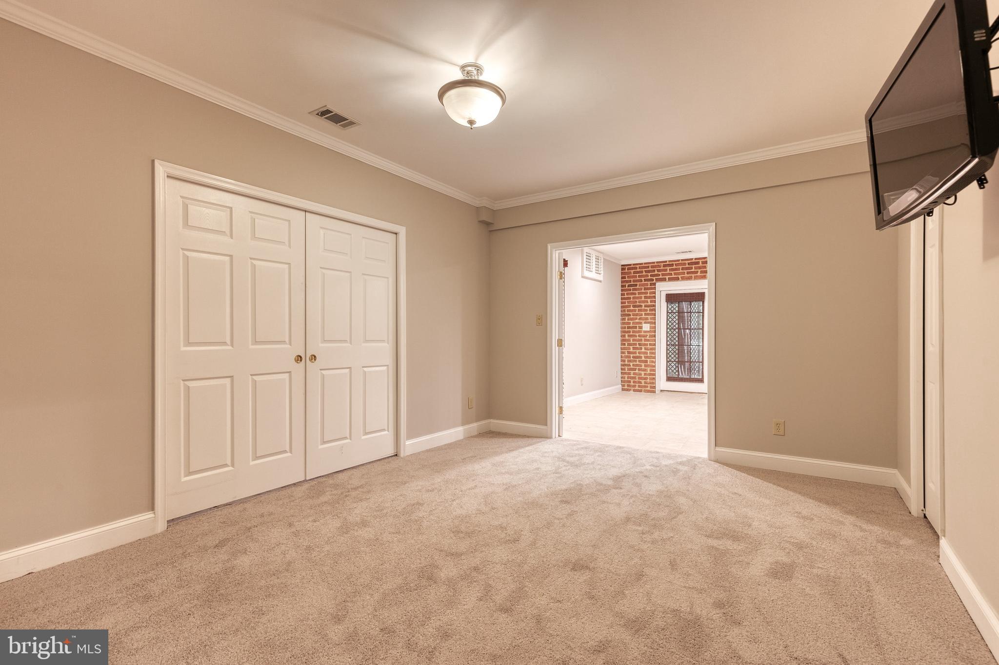 SOUTH RIVER COLONY - Residential