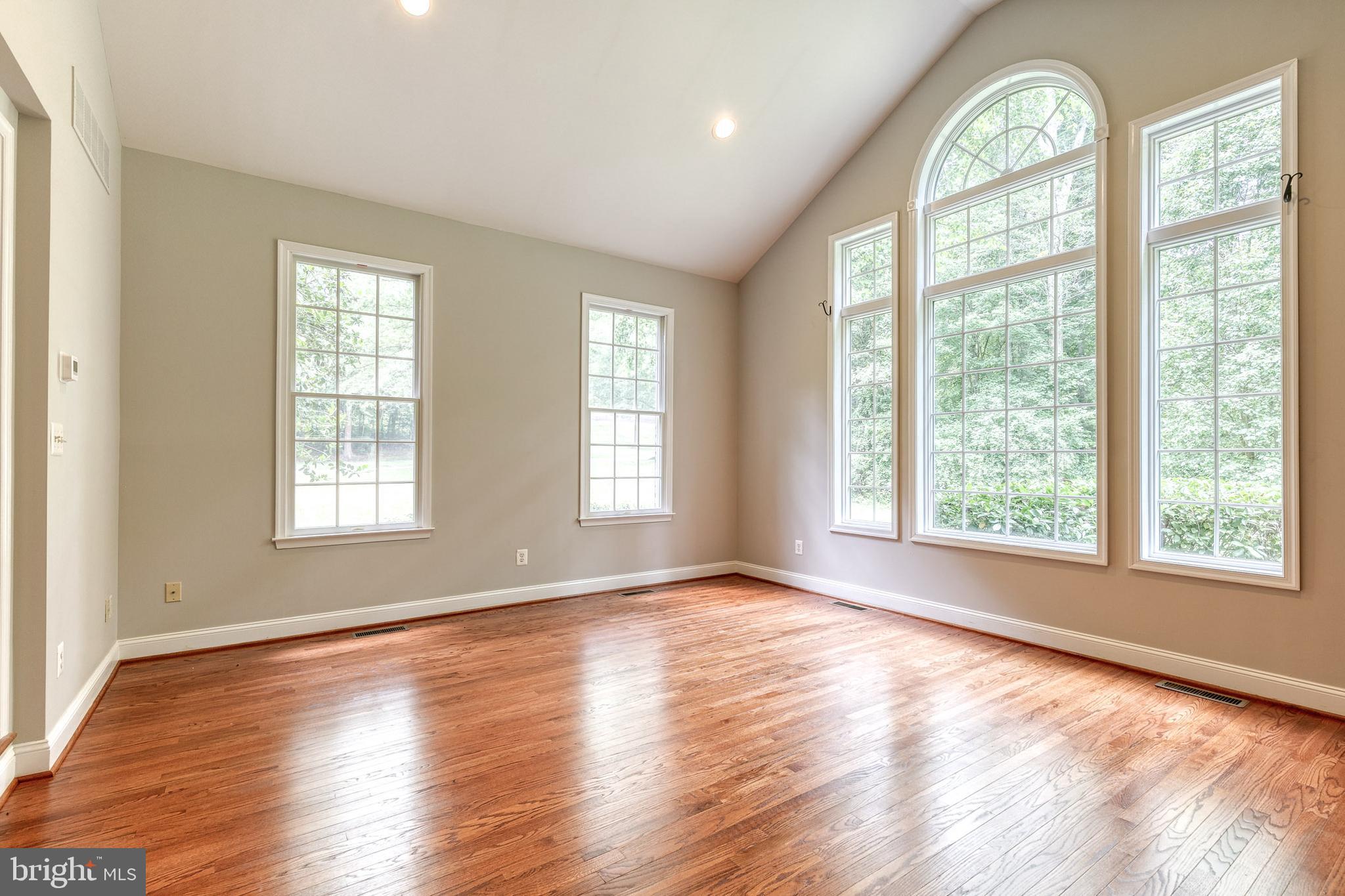 SOUTH RIVER COLONY - Residential