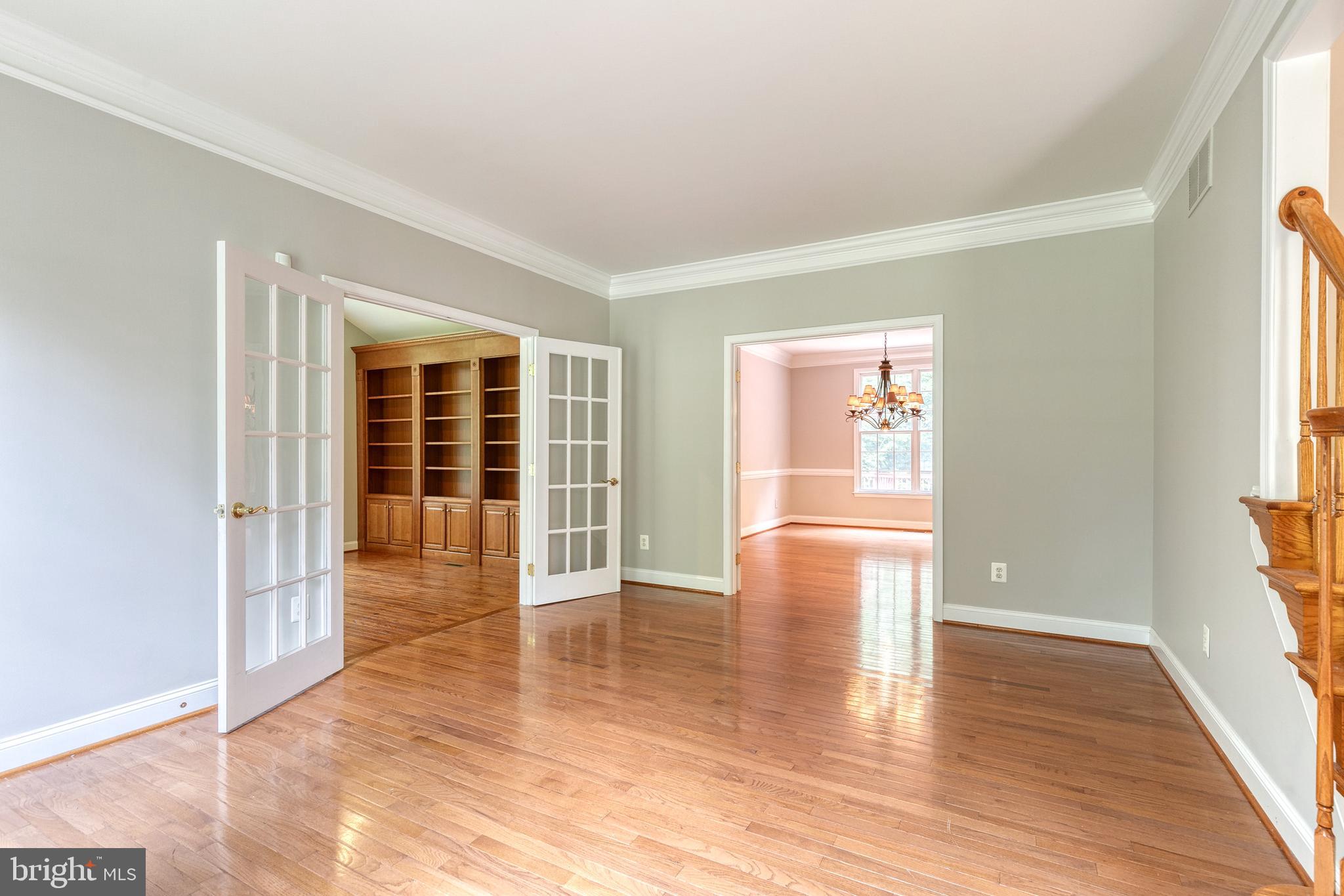 SOUTH RIVER COLONY - Residential