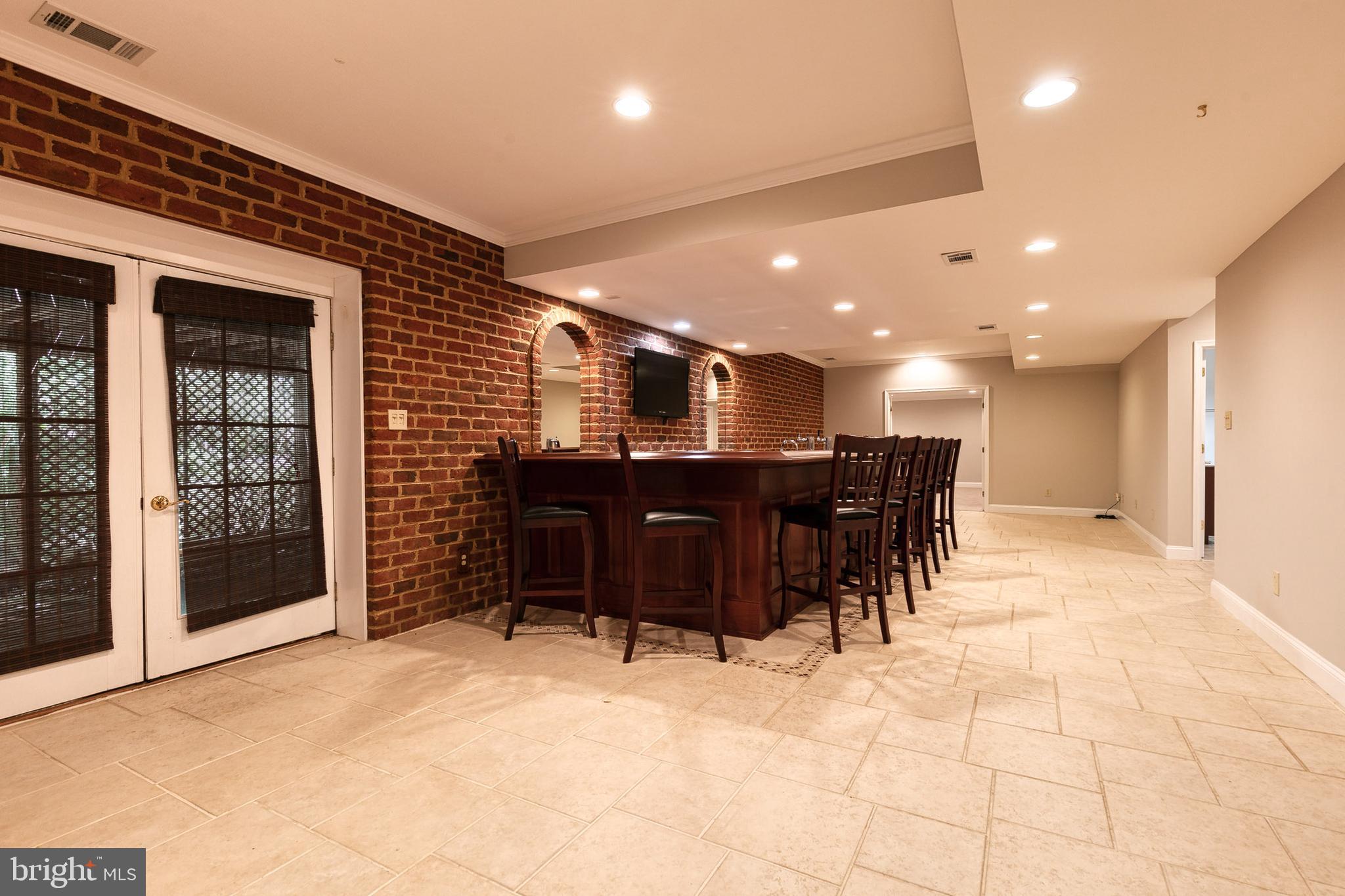 SOUTH RIVER COLONY - Residential