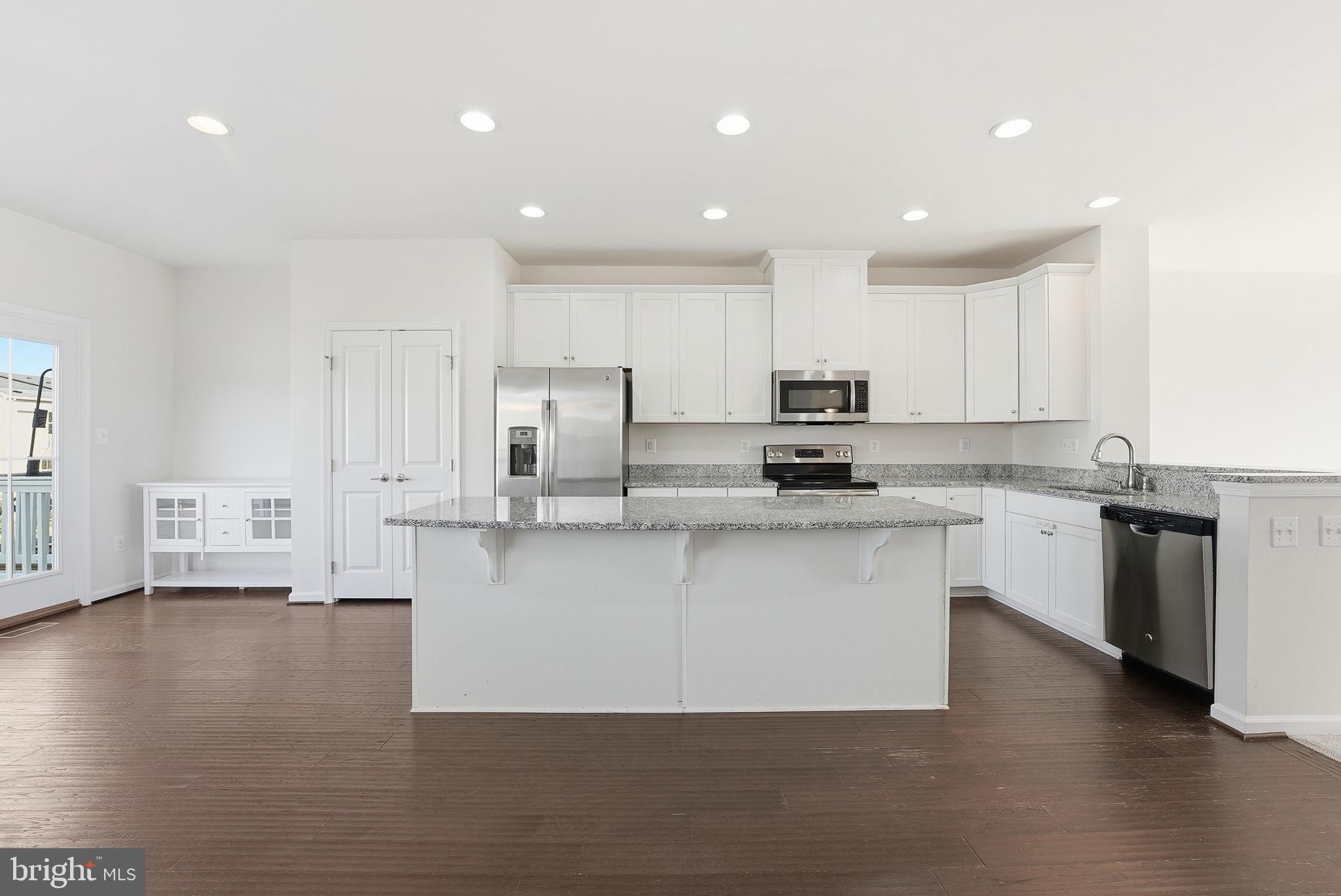 BRADLEY SQUARE - Residential