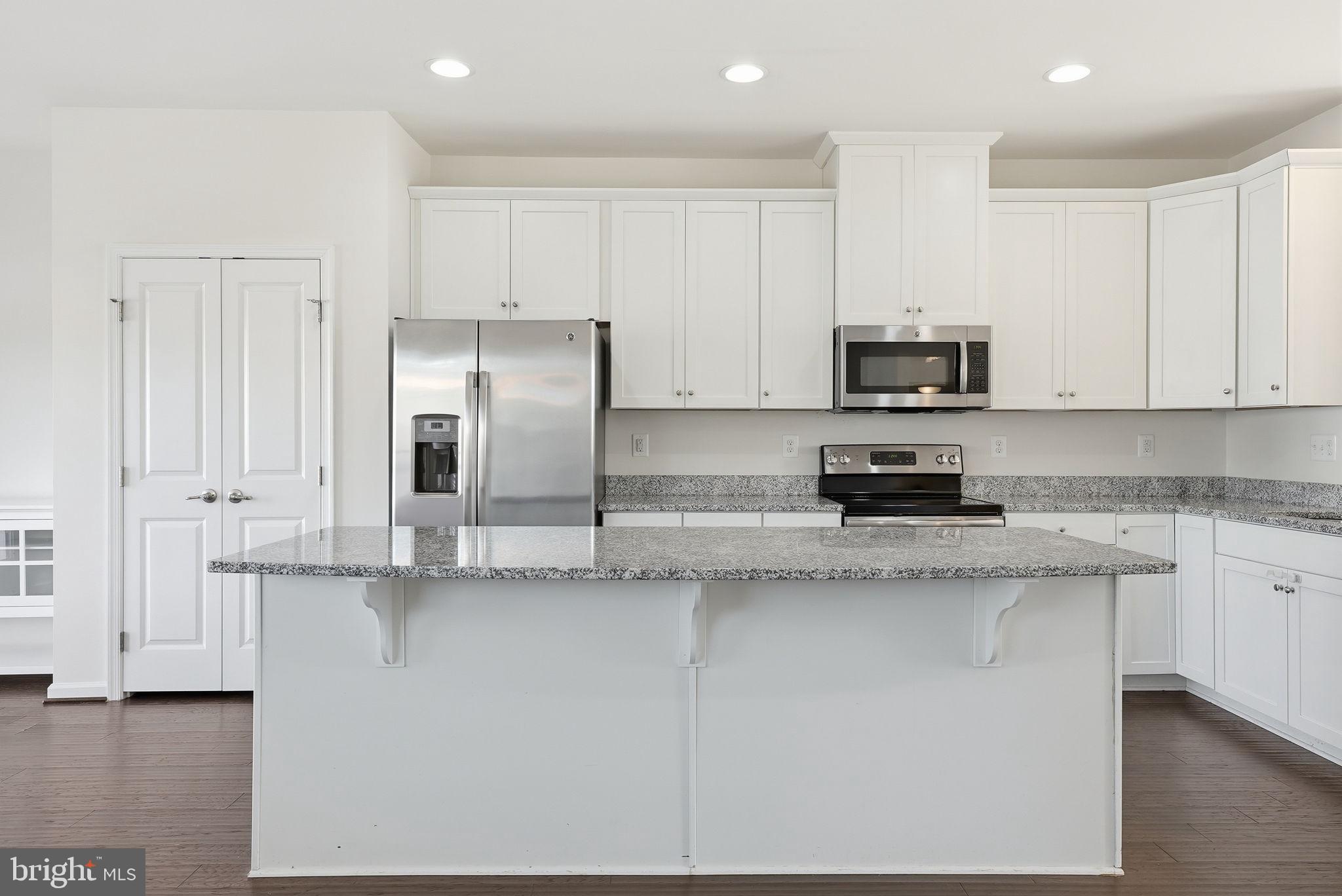 BRADLEY SQUARE - Residential