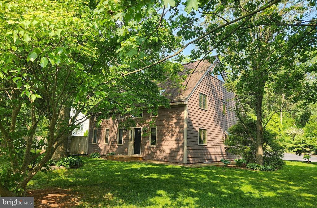 Photo of 101 SUNCREST RD, LANCASTER, PA 17601 (MLS # PALA2035228)