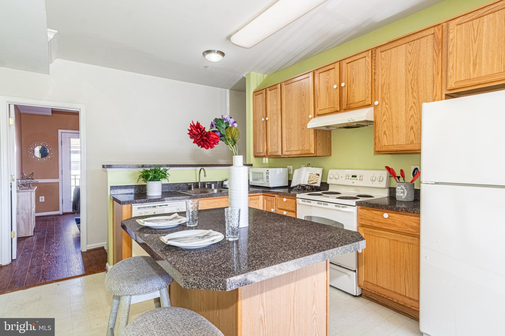 ALBEMARLE SQUARE - Residential