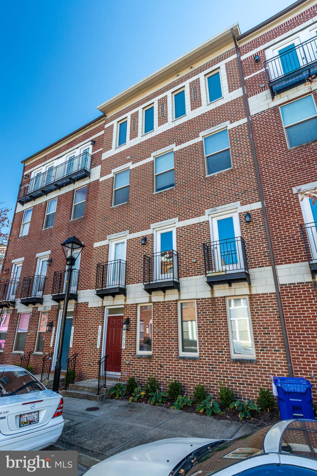 ALBEMARLE SQUARE - Residential