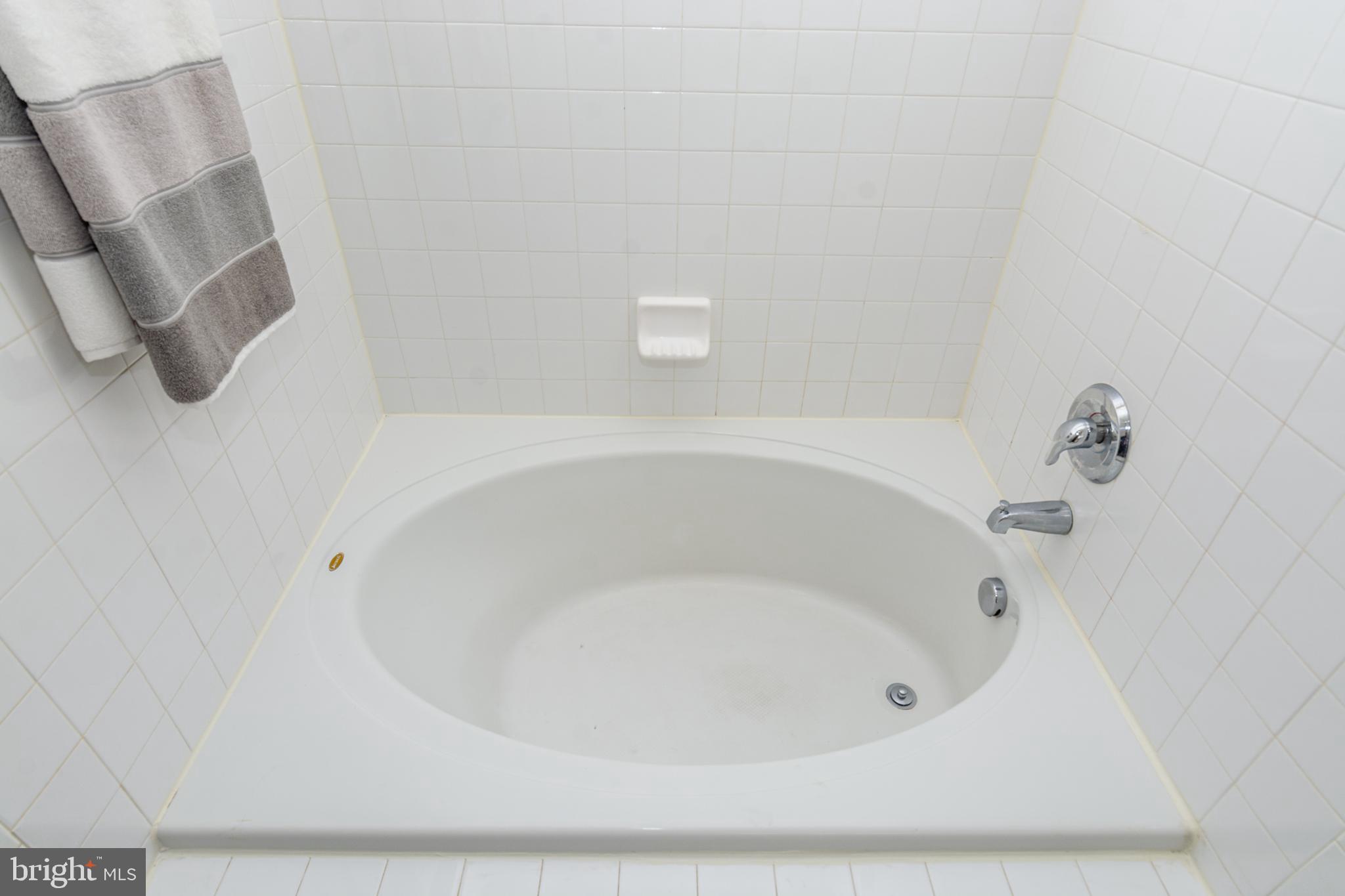 ALBEMARLE SQUARE - Residential