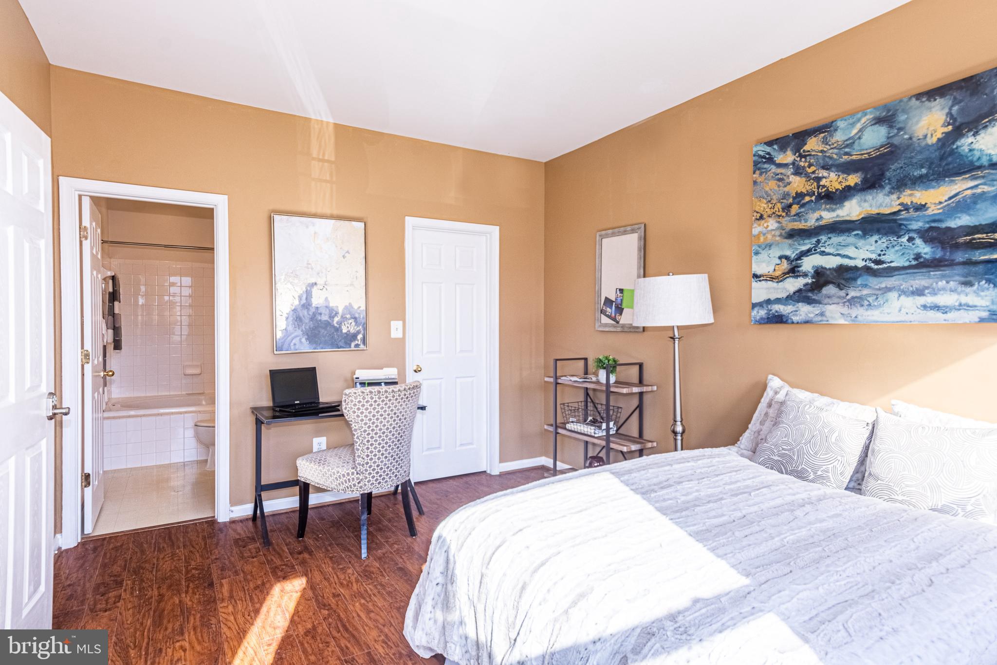 ALBEMARLE SQUARE - Residential