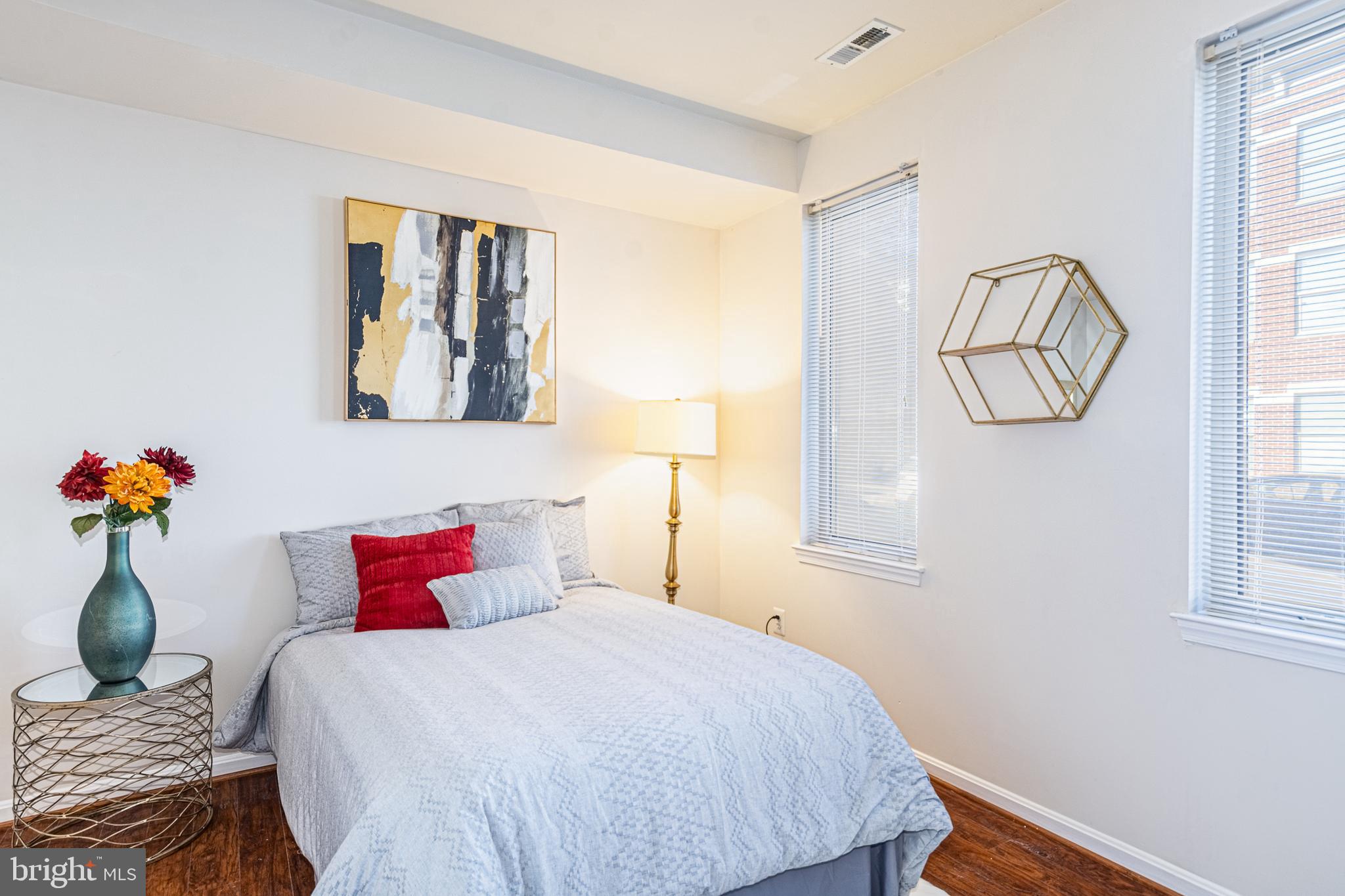 ALBEMARLE SQUARE - Residential