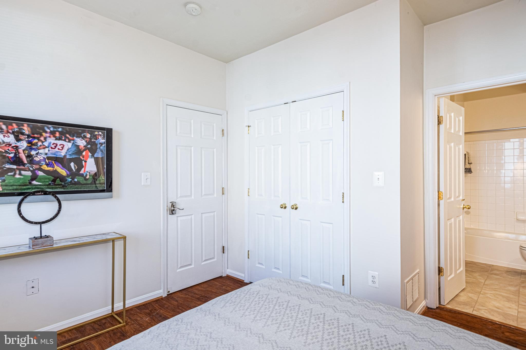 ALBEMARLE SQUARE - Residential