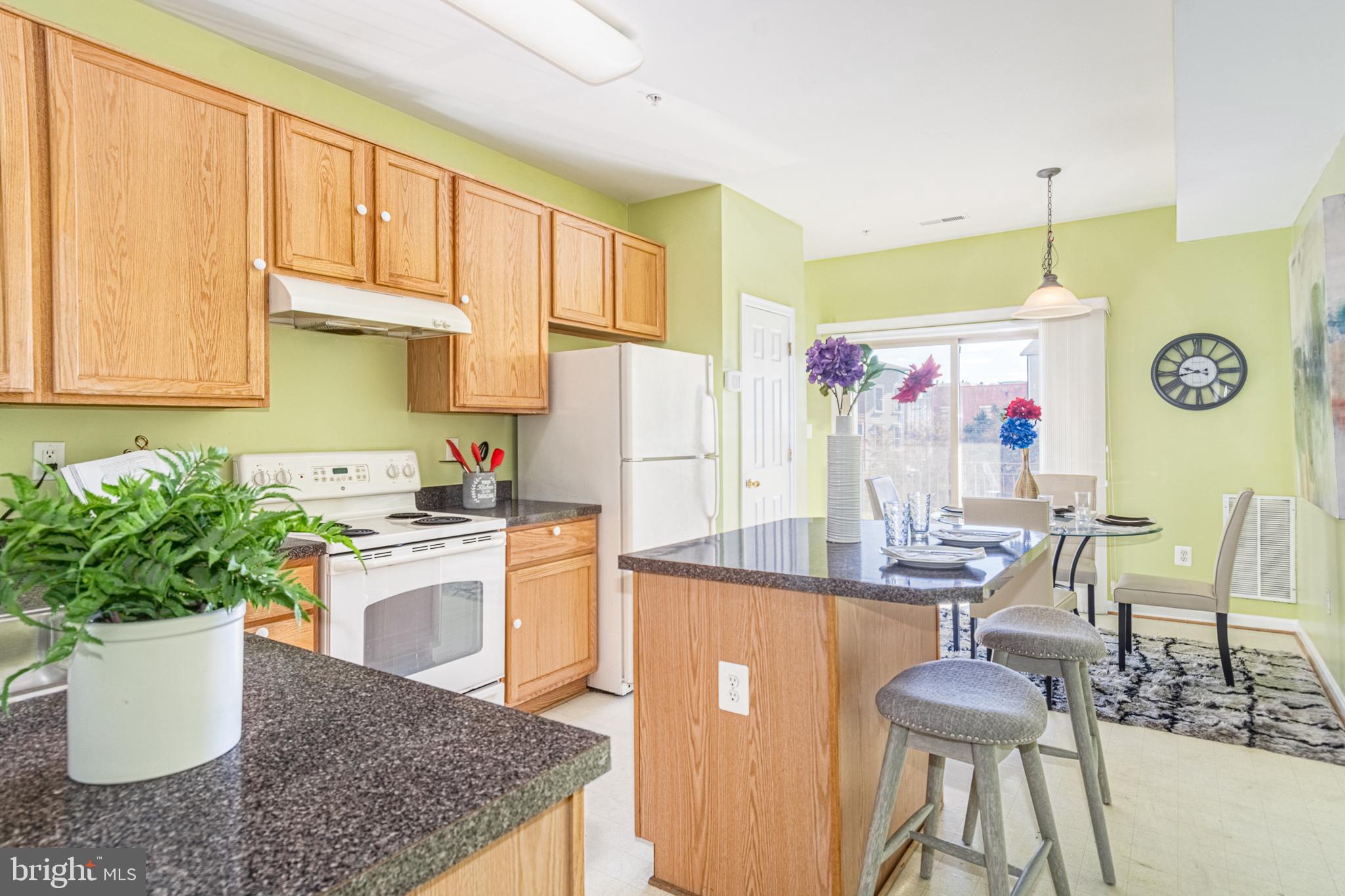 ALBEMARLE SQUARE - Residential