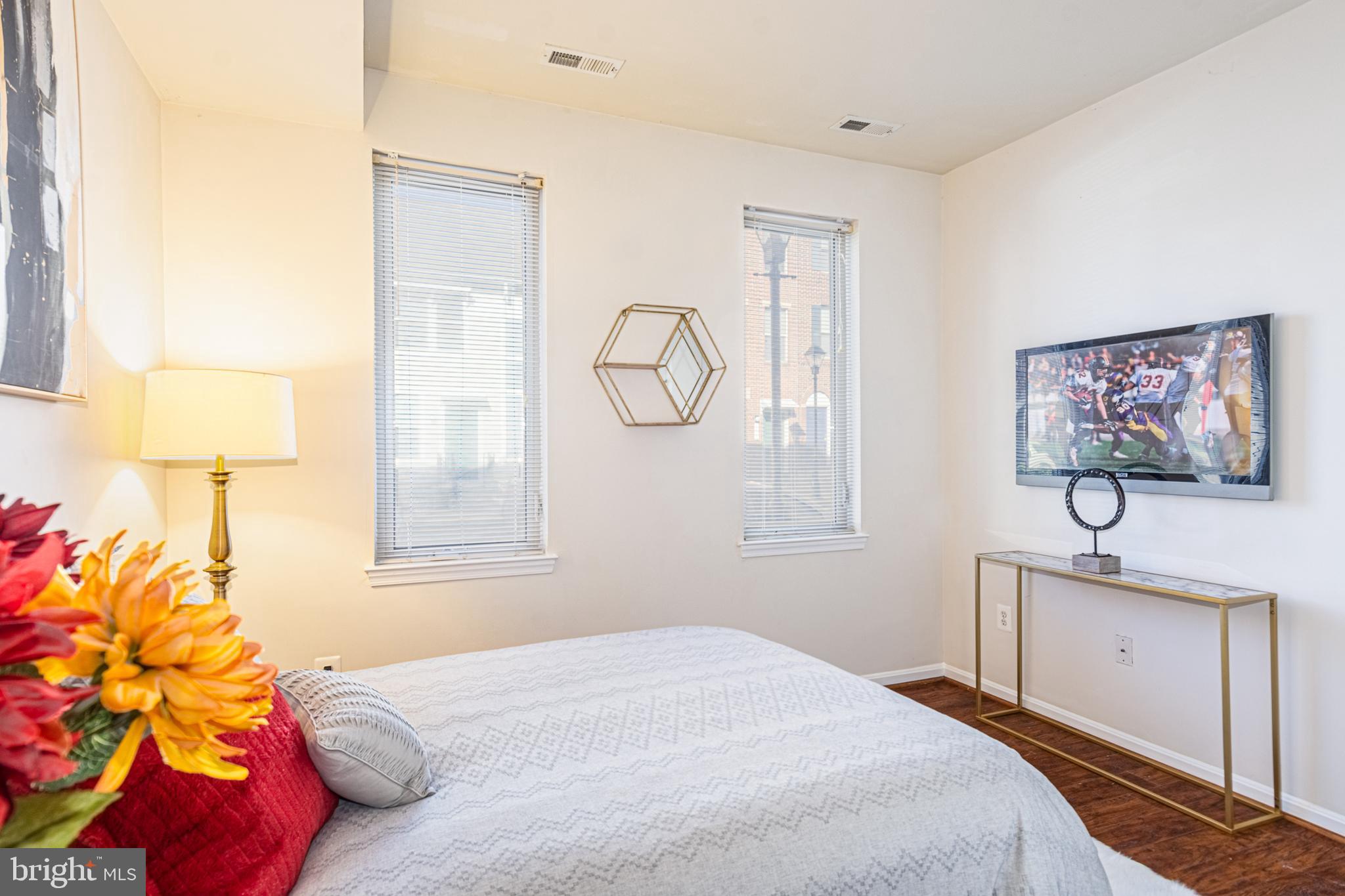 ALBEMARLE SQUARE - Residential