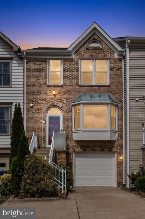 Photo of 1207 Bond Street, HERNDON, VA 20170 (MLS # VAFX2312446)