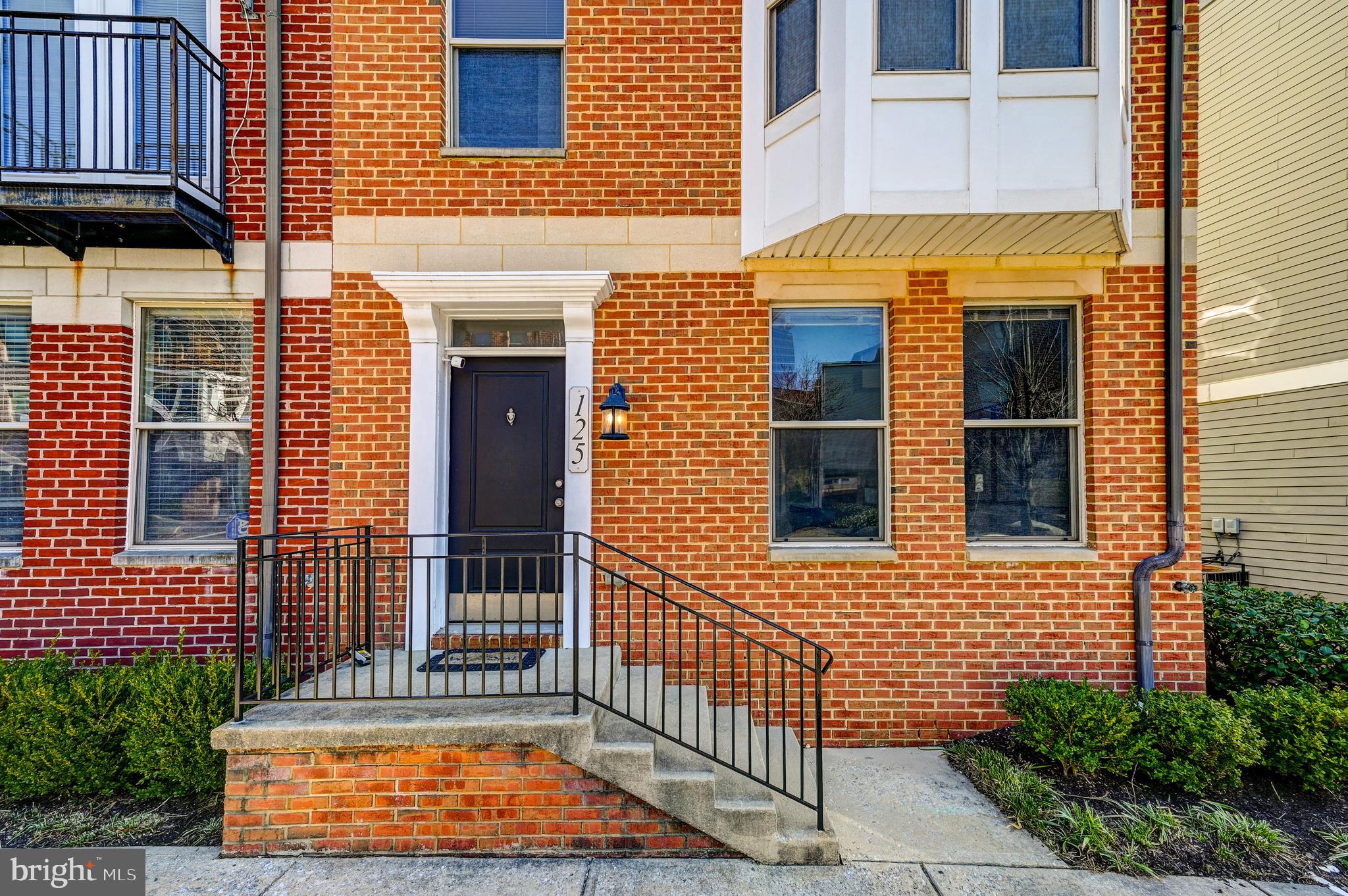 ALBEMARLE SQUARE - Residential